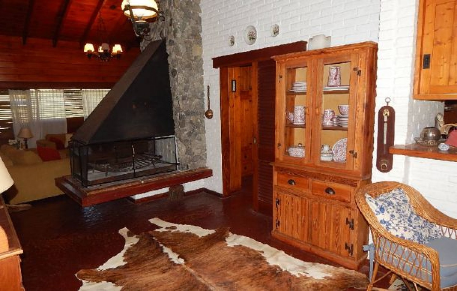 EXCEPCIONAL CASA EN ZONA IGLESIA NTRA. SRA. DE LA PAZ, DE LAS BURRIQUETAS 884, ENTRE TIBURON Y DE LAS ARTES. CASA EN ALQ X TEMP.