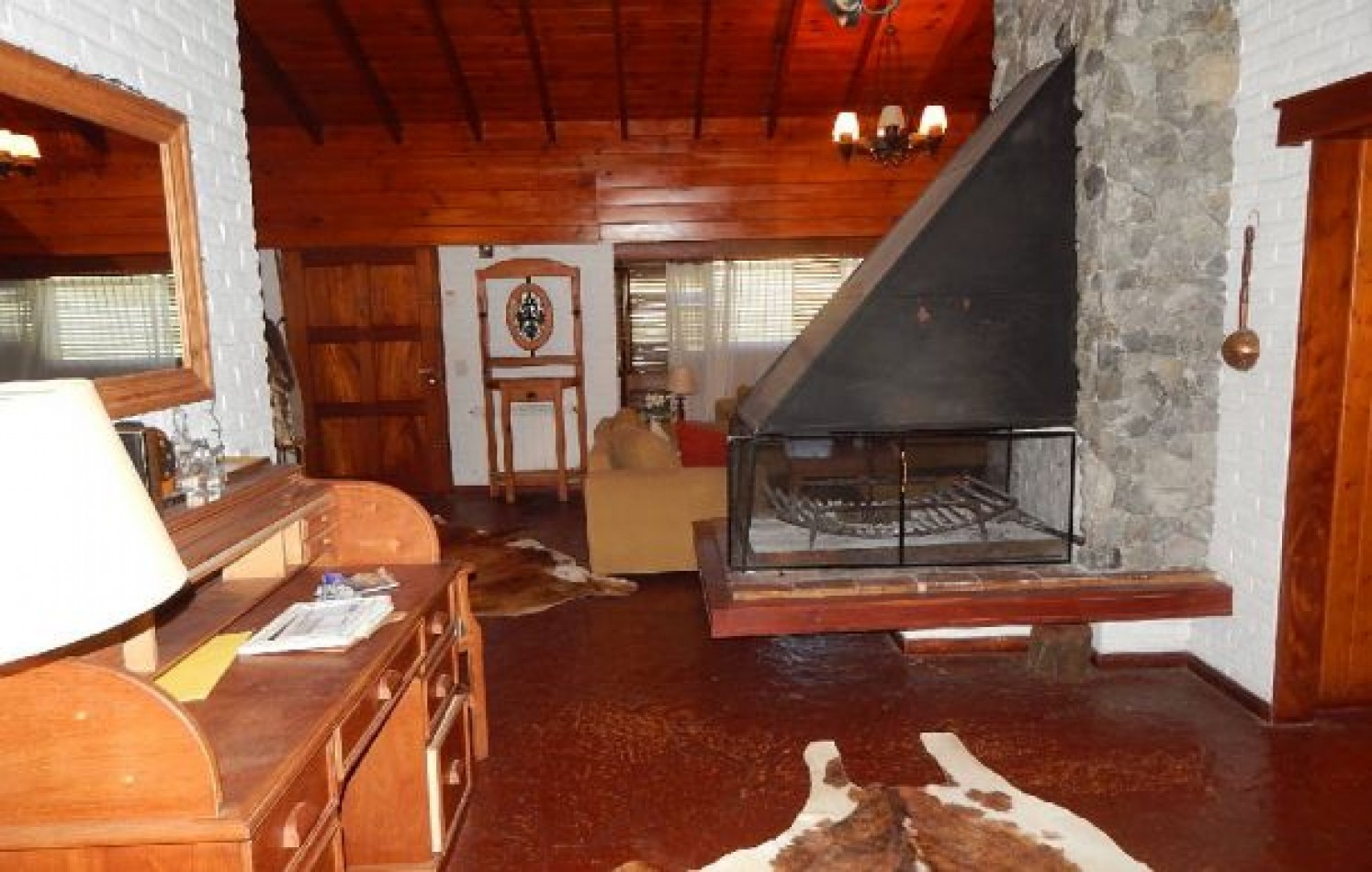 EXCEPCIONAL CASA EN ZONA IGLESIA NTRA. SRA. DE LA PAZ, DE LAS BURRIQUETAS 884, ENTRE TIBURON Y DE LAS ARTES. CASA EN ALQ X TEMP.