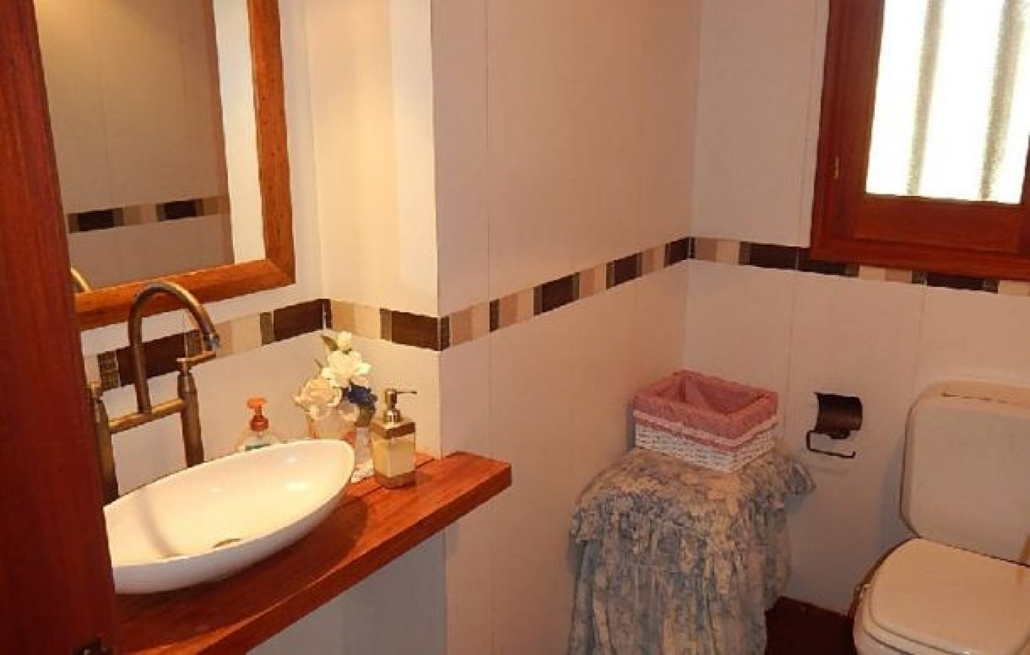 EXCEPCIONAL CASA EN ZONA IGLESIA NTRA. SRA. DE LA PAZ, DE LAS BURRIQUETAS 884, ENTRE TIBURON Y DE LAS ARTES. CASA EN ALQ X TEMP.