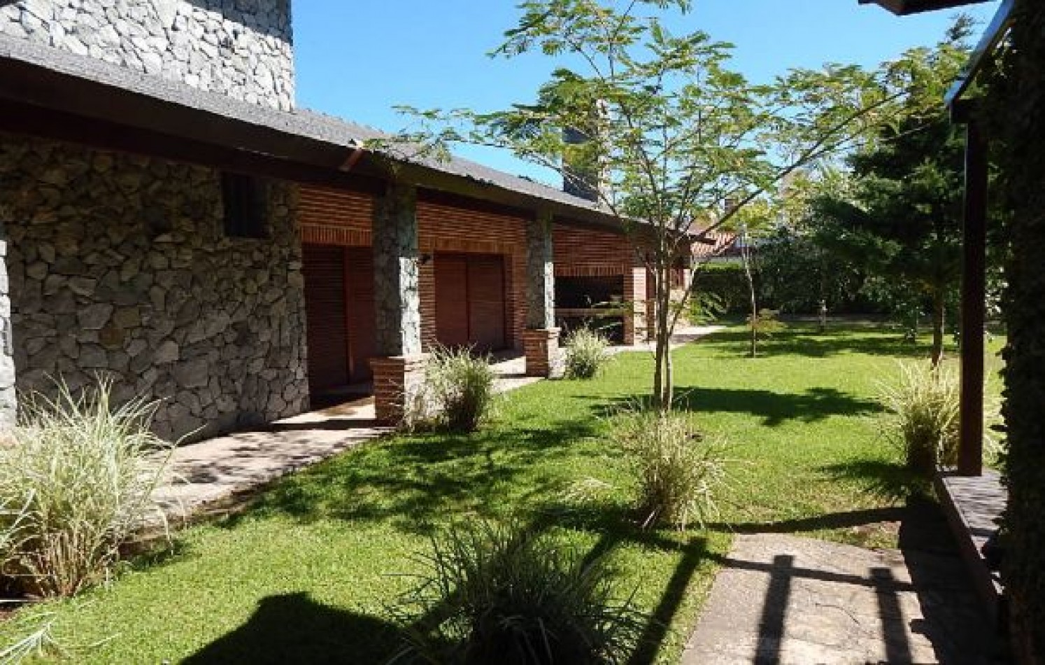 EXCEPCIONAL CASA EN ZONA IGLESIA NTRA. SRA. DE LA PAZ, DE LAS BURRIQUETAS 884, ENTRE TIBURON Y DE LAS ARTES. CASA EN ALQ X TEMP.