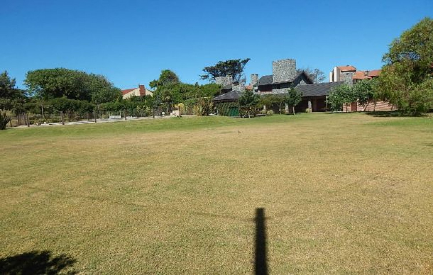 EXCEPCIONAL CASA EN ZONA IGLESIA NTRA. SRA. DE LA PAZ, DE LAS BURRIQUETAS 884, ENTRE TIBURON Y DE LAS ARTES. CASA EN ALQ X TEMP.