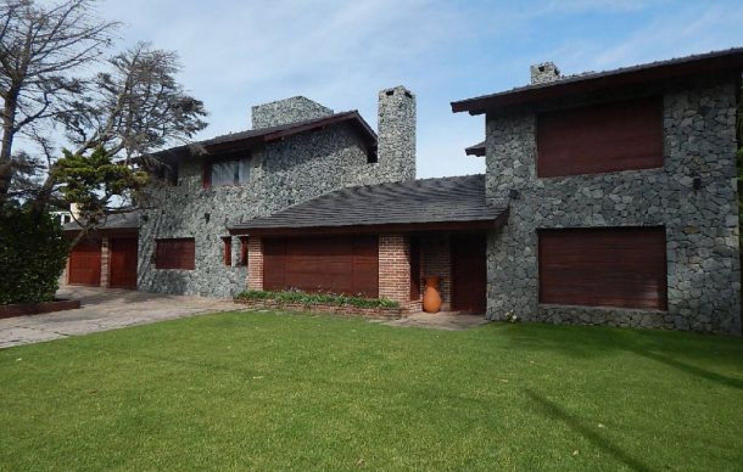 EXCEPCIONAL CASA EN ZONA IGLESIA NTRA. SRA. DE LA PAZ, DE LAS BURRIQUETAS 884, ENTRE TIBURON Y DE LAS ARTES. CASA EN ALQ X TEMP.