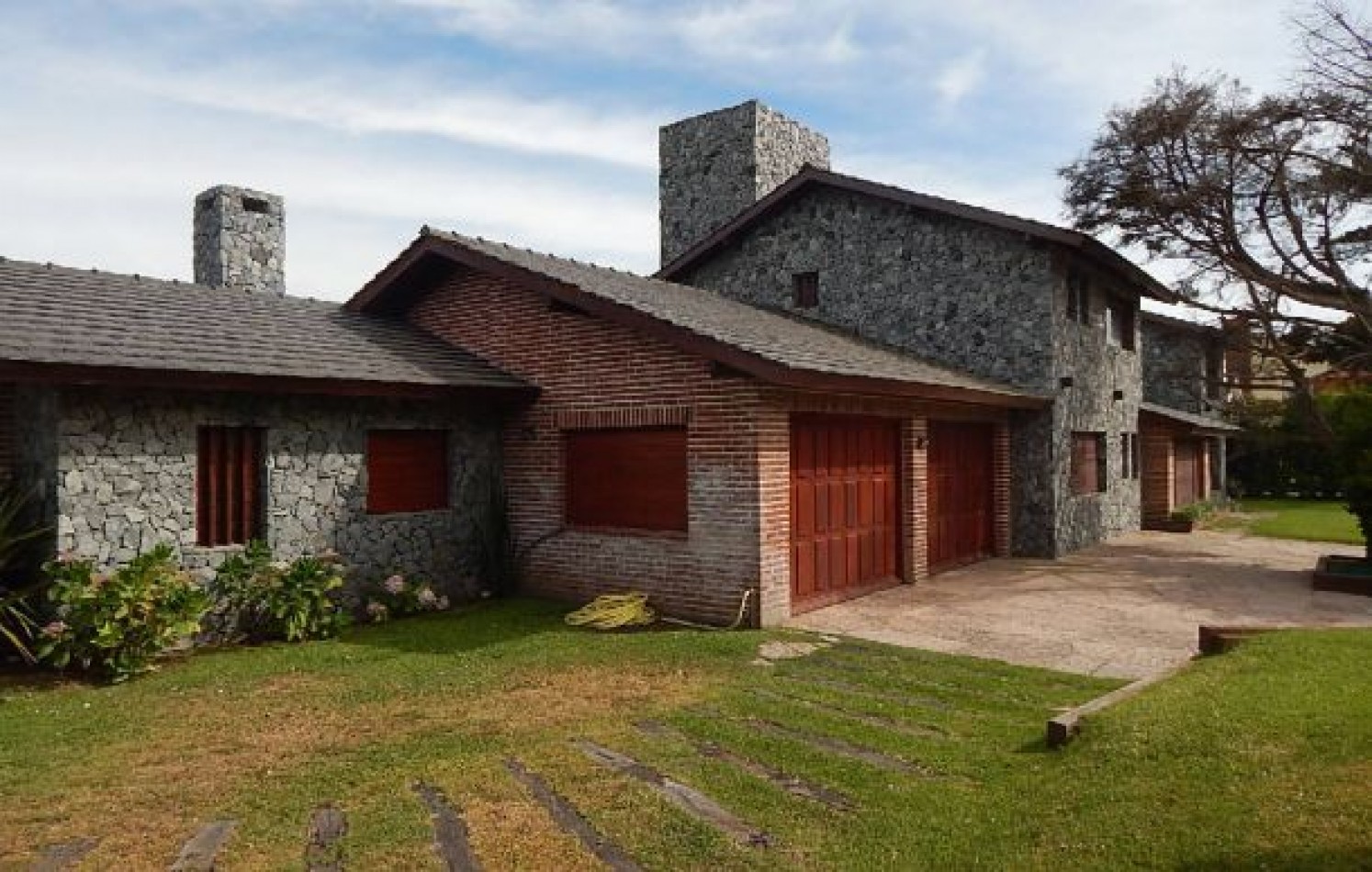 EXCEPCIONAL CASA EN ZONA IGLESIA NTRA. SRA. DE LA PAZ, DE LAS BURRIQUETAS 884, ENTRE TIBURON Y DE LAS ARTES. CASA EN ALQ X TEMP.