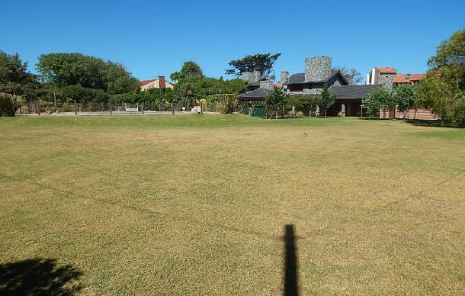 EXCEPCIONAL CASA EN ZONA IGLESIA NTRA. SRA. DE LA PAZ, DE LAS BURRIQUETAS 884, ENTRE TIBURON Y DE LAS ARTES. CASA EN ALQ X TEMP.