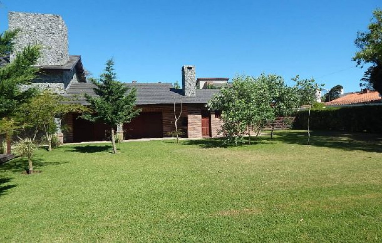 EXCEPCIONAL CASA EN ZONA IGLESIA NTRA. SRA. DE LA PAZ, DE LAS BURRIQUETAS 884, ENTRE TIBURON Y DE LAS ARTES. CASA EN ALQ X TEMP.