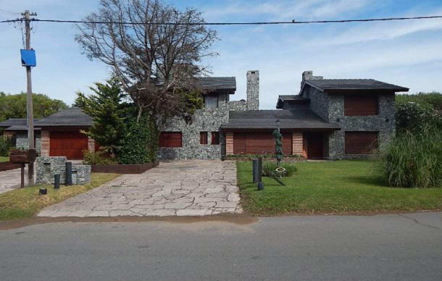 EXCEPCIONAL CASA EN ZONA IGLESIA NTRA. SRA. DE LA PAZ, DE LAS BURRIQUETAS 884, ENTRE TIBURON Y DE LAS ARTES. CASA EN ALQ X TEMP.