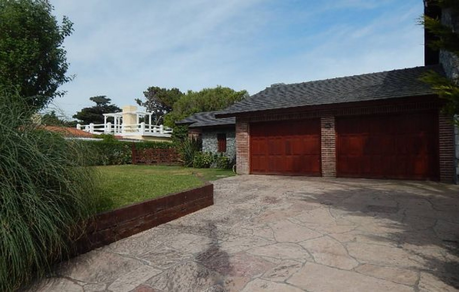 EXCEPCIONAL CASA EN ZONA IGLESIA NTRA. SRA. DE LA PAZ, DE LAS BURRIQUETAS 884, ENTRE TIBURON Y DE LAS ARTES. CASA EN ALQ X TEMP.