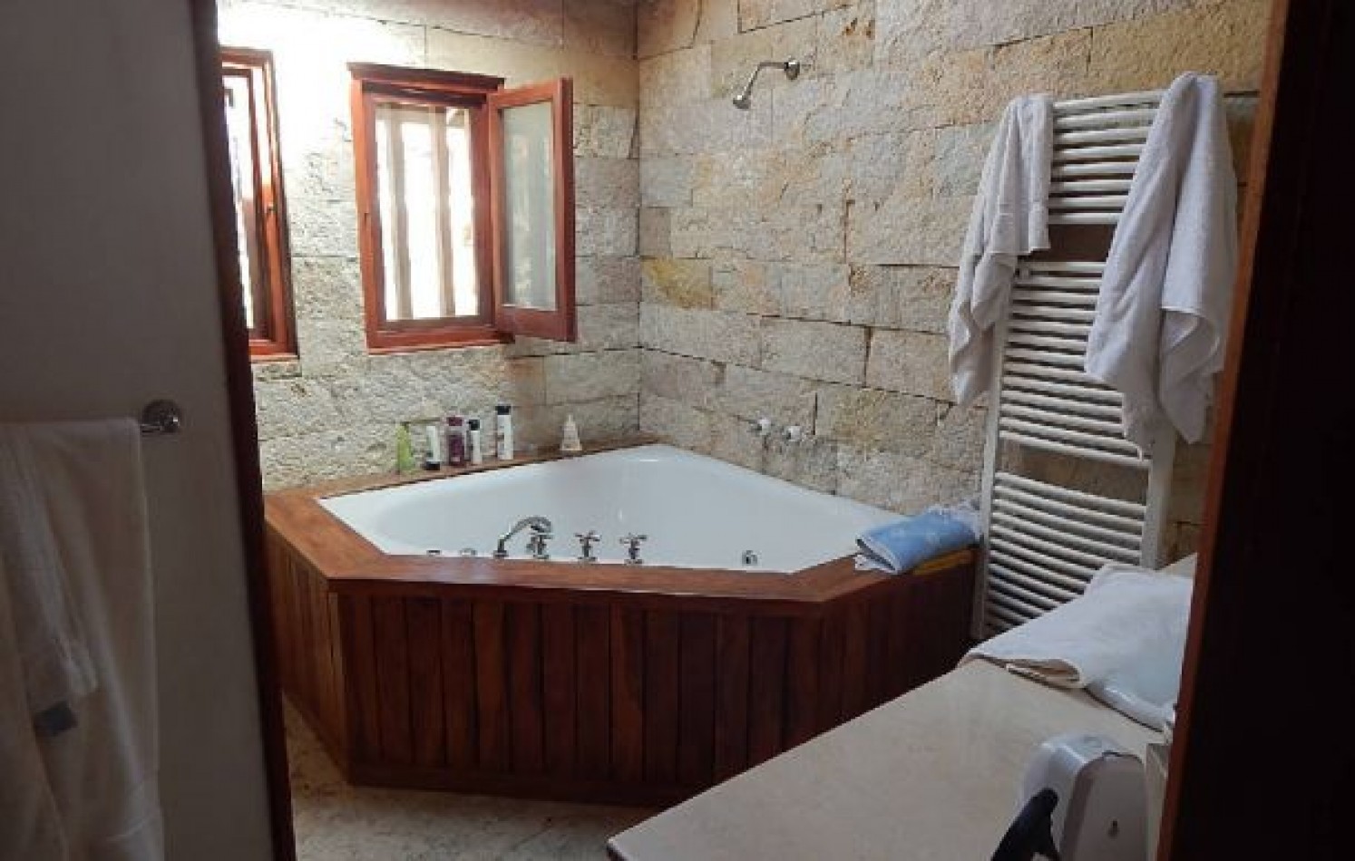 EXCEPCIONAL CASA EN ZONA IGLESIA NTRA. SRA. DE LA PAZ, DE LAS BURRIQUETAS 884, ENTRE TIBURON Y DE LAS ARTES. CASA EN ALQ X TEMP.