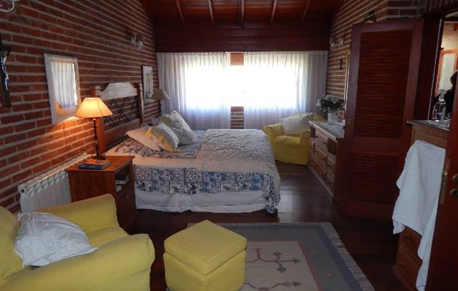 EXCEPCIONAL CASA EN ZONA IGLESIA NTRA. SRA. DE LA PAZ, DE LAS BURRIQUETAS 884, ENTRE TIBURON Y DE LAS ARTES. CASA EN ALQ X TEMP.