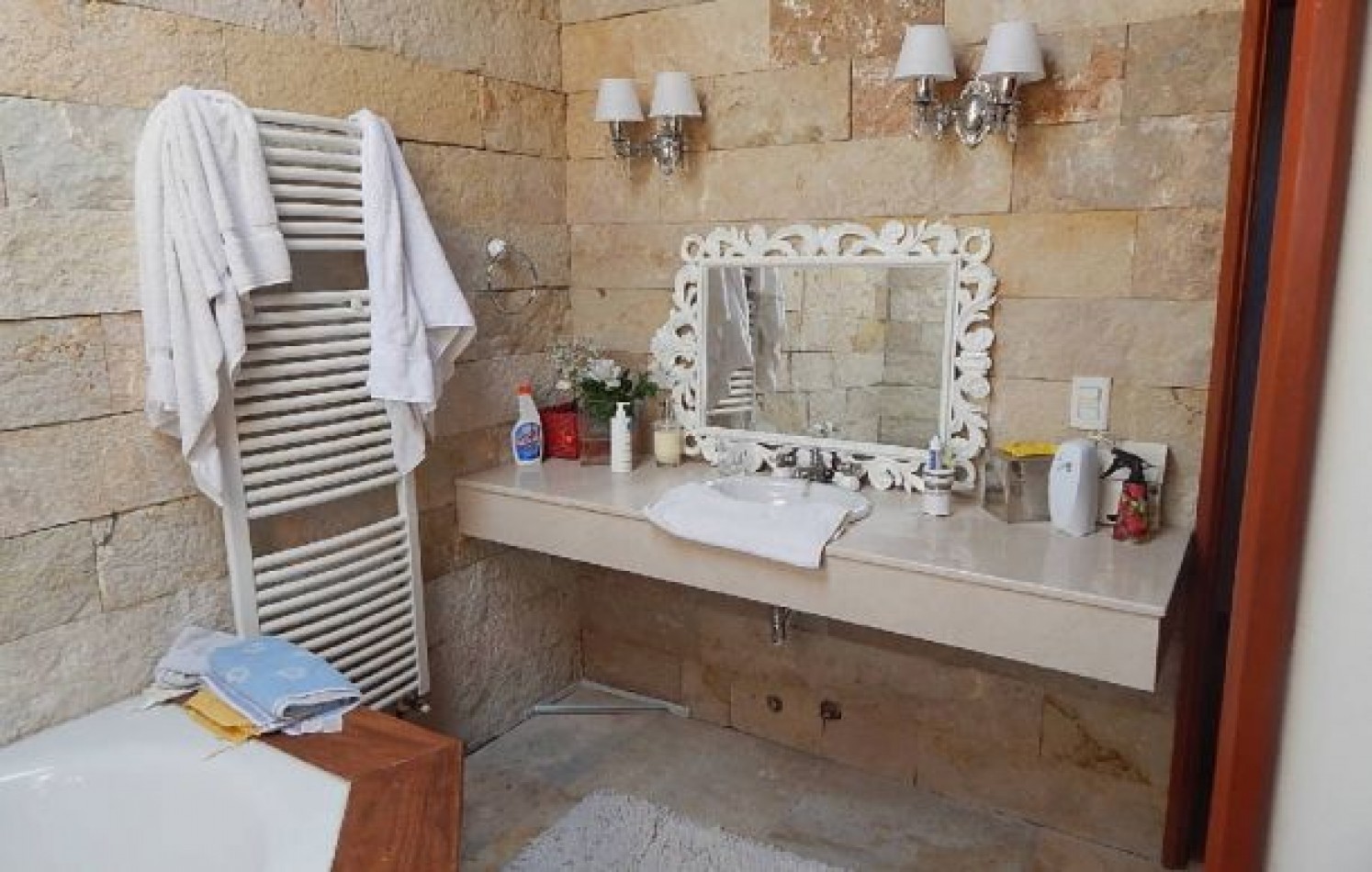 EXCEPCIONAL CASA EN ZONA IGLESIA NTRA. SRA. DE LA PAZ, DE LAS BURRIQUETAS 884, ENTRE TIBURON Y DE LAS ARTES. CASA EN ALQ X TEMP.