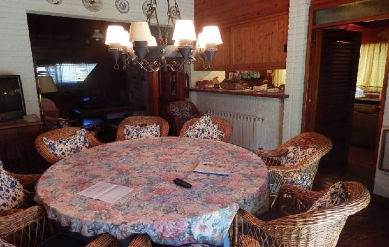 EXCEPCIONAL CASA EN ZONA IGLESIA NTRA. SRA. DE LA PAZ, DE LAS BURRIQUETAS 884, ENTRE TIBURON Y DE LAS ARTES. CASA EN ALQ X TEMP.