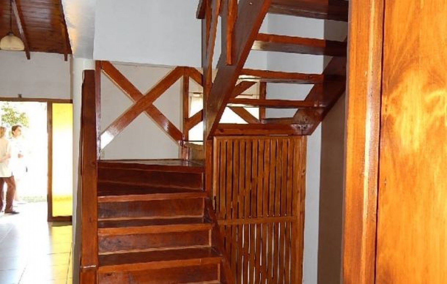 CHALET EN ZONA ALAMOS AV. ENRIQUE SHAW Y DE LAS GARZAS . CHALET EN ALQ X TEMP.