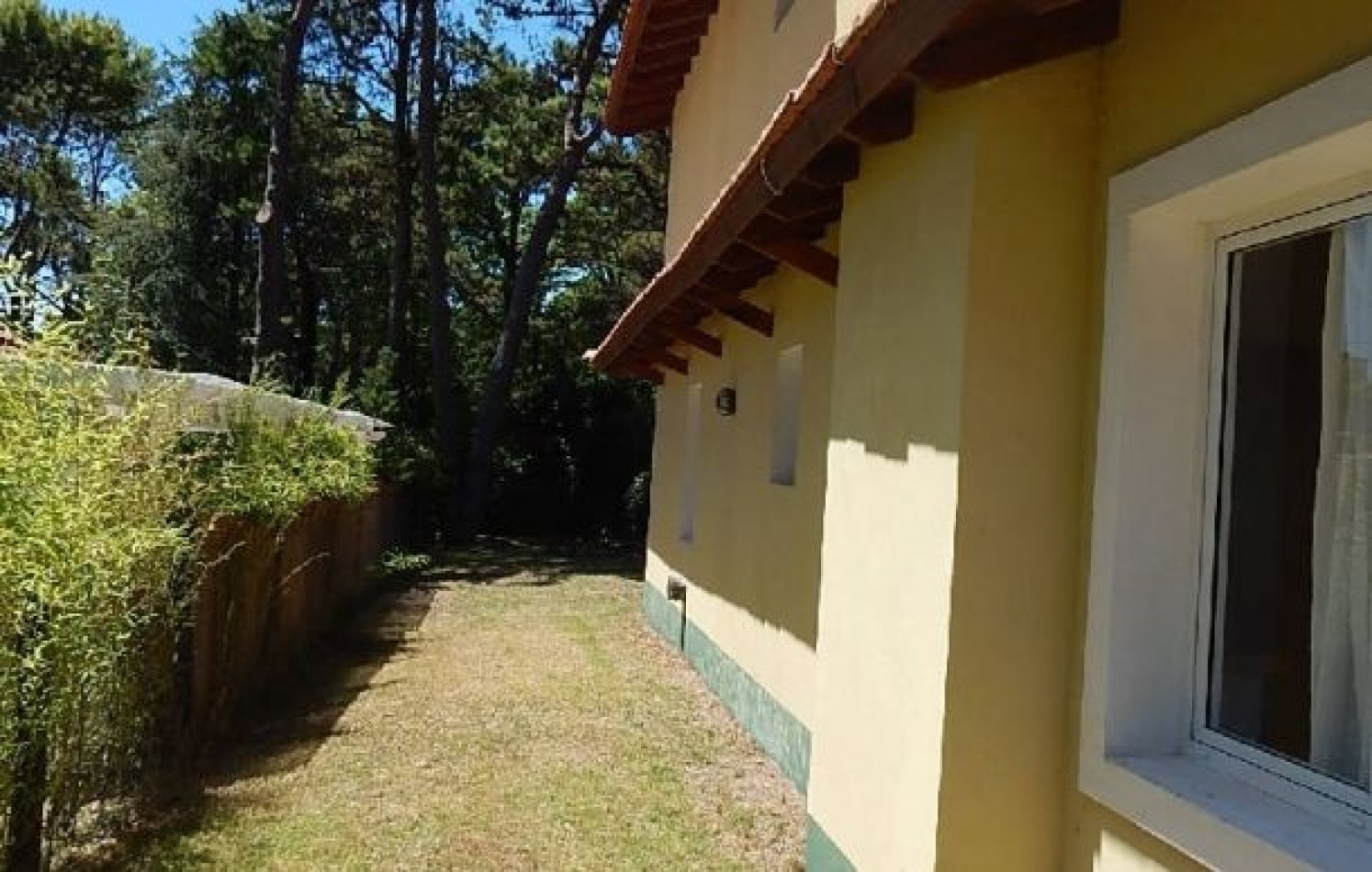 CHALET EN ZONA ALAMOS AV. ENRIQUE SHAW Y DE LAS GARZAS . CHALET EN ALQ X TEMP.