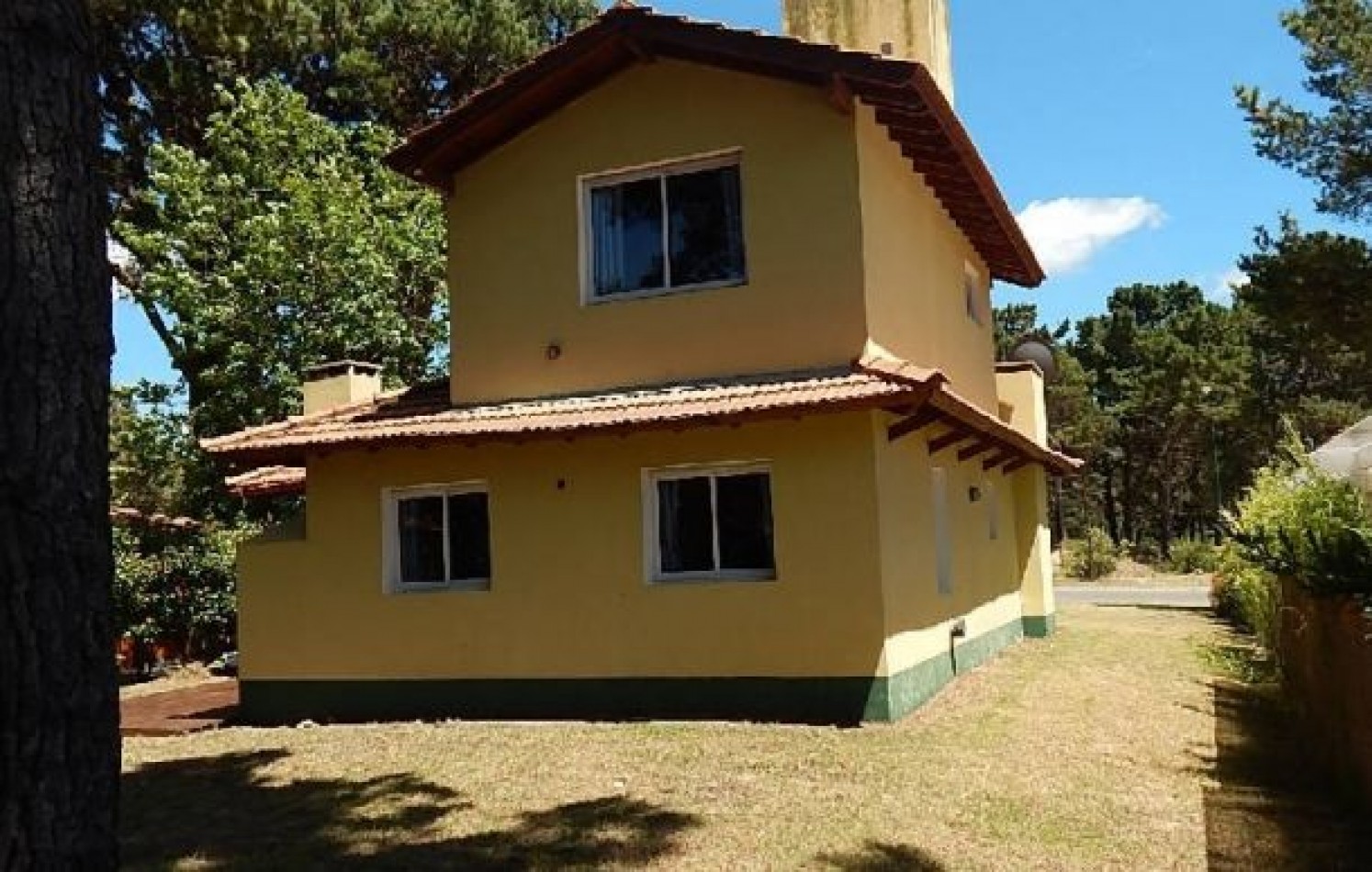 CHALET EN ZONA ALAMOS AV. ENRIQUE SHAW Y DE LAS GARZAS . CHALET EN ALQ X TEMP.