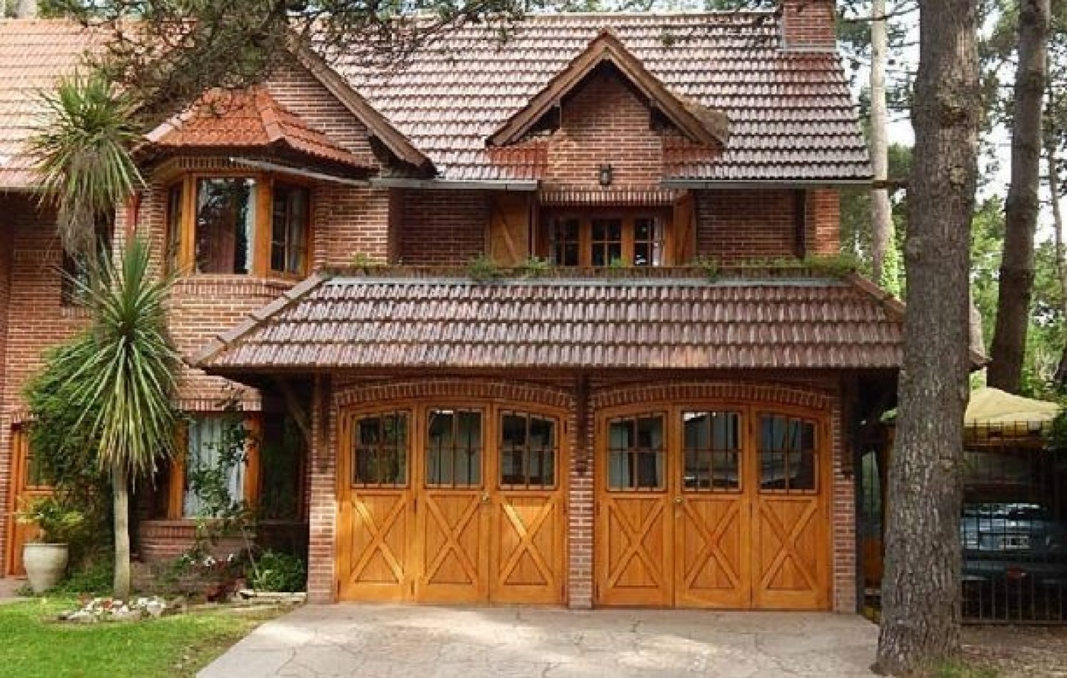 ESTUPENDO CHALET ESTILO CLASICO PINAMARENSE. CHALET EN ALQ X TEMP