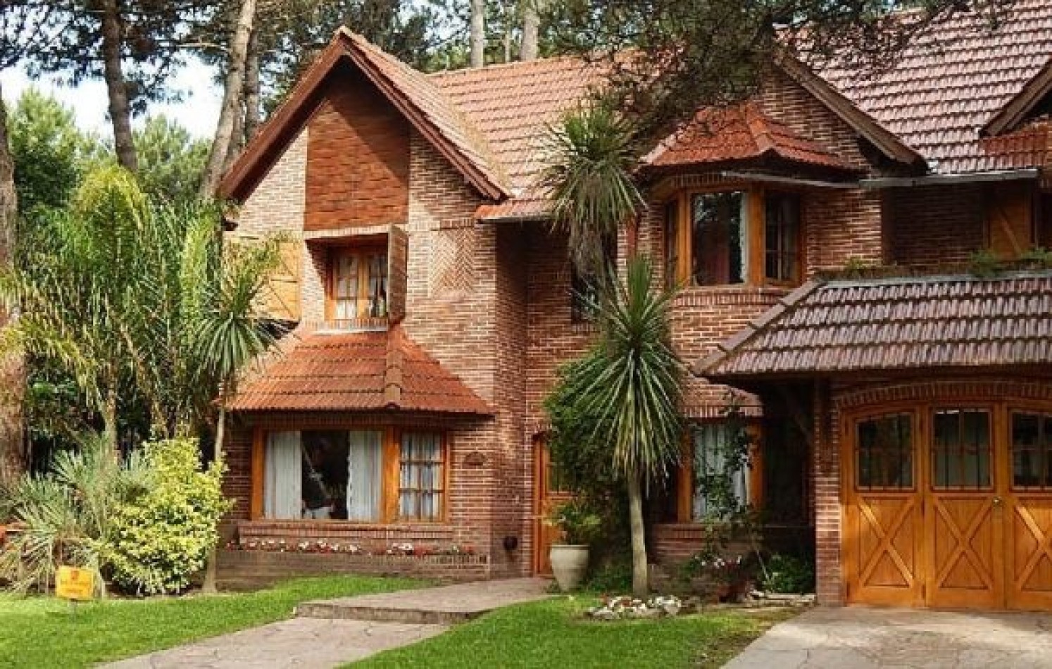 ESTUPENDO CHALET ESTILO CLASICO PINAMARENSE. CHALET EN ALQ X TEMP