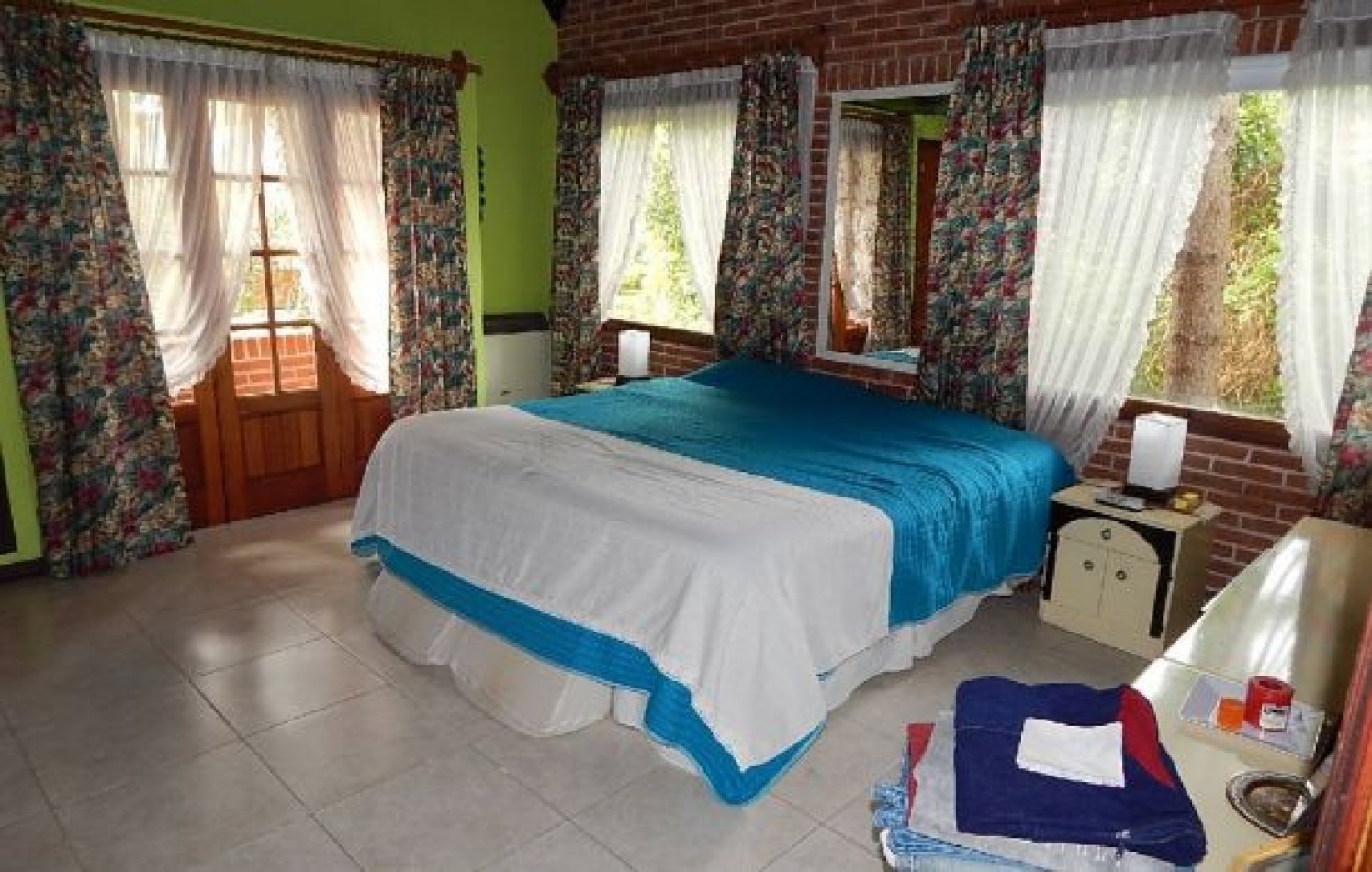 ESTUPENDO CHALET ESTILO CLASICO PINAMARENSE. CHALET EN ALQ X TEMP