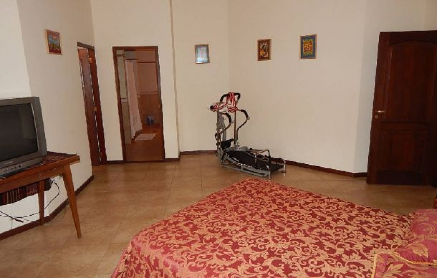 CHALET EN CARILO CALLE PINZON, ENTRE PARAISO Y SEQUOIA. CHALET EN ALQ X TEMP. 