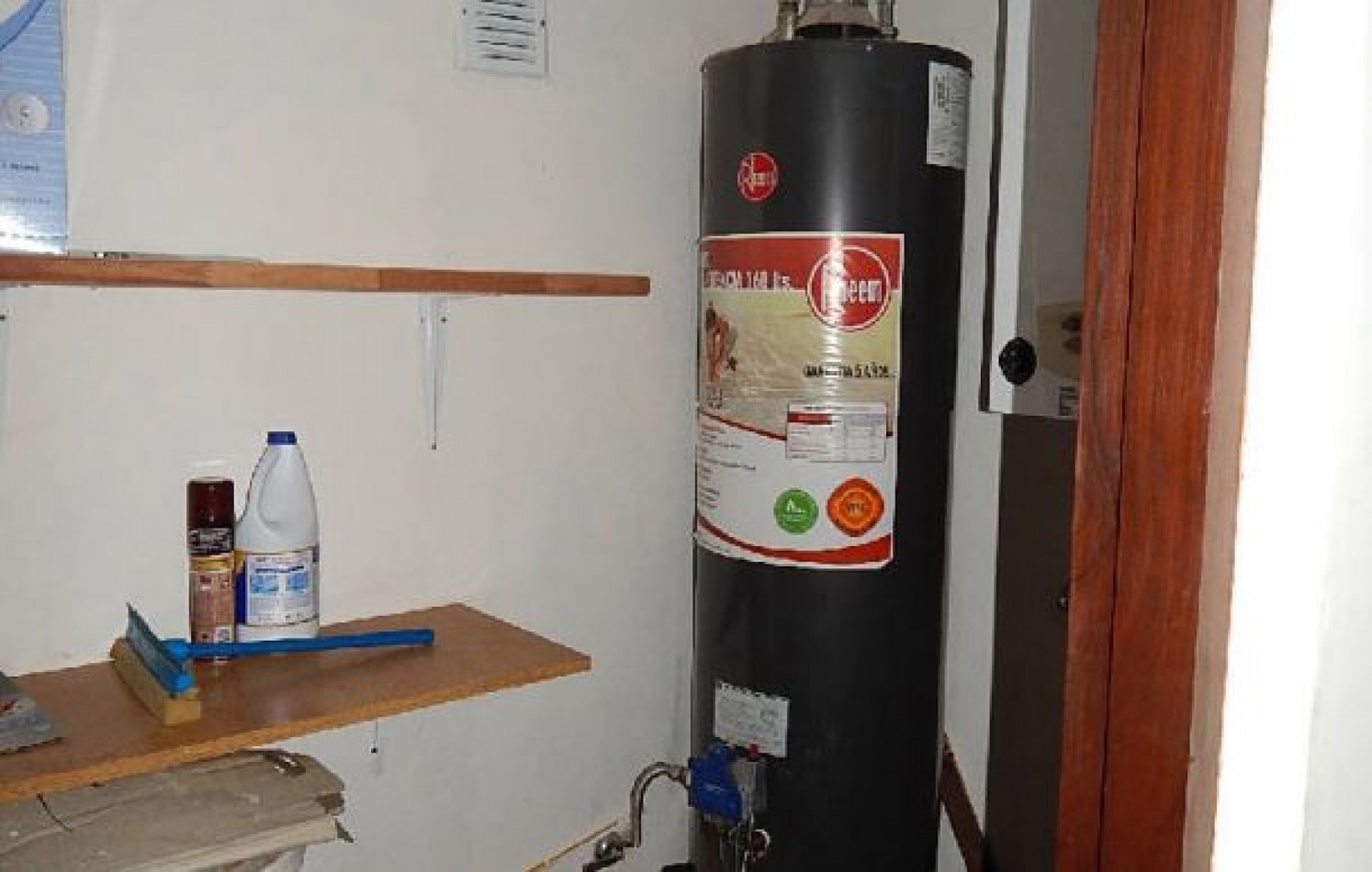 CHALET EN CARILO CALLE PINZON, ENTRE PARAISO Y SEQUOIA. CHALET EN ALQ X TEMP. 