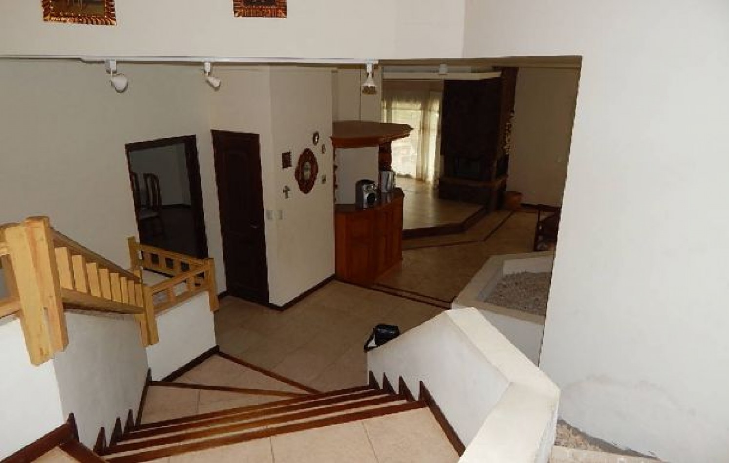 CHALET EN CARILO CALLE PINZON, ENTRE PARAISO Y SEQUOIA. CHALET EN ALQ X TEMP. 