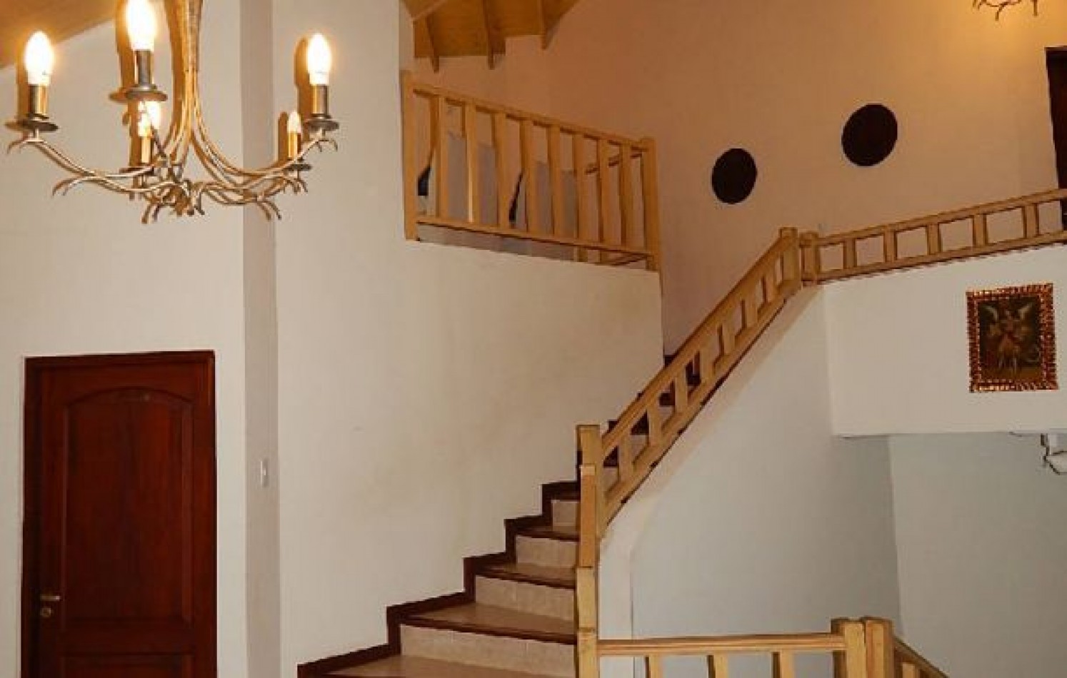 CHALET EN CARILO CALLE PINZON, ENTRE PARAISO Y SEQUOIA. CHALET EN ALQ X TEMP. 