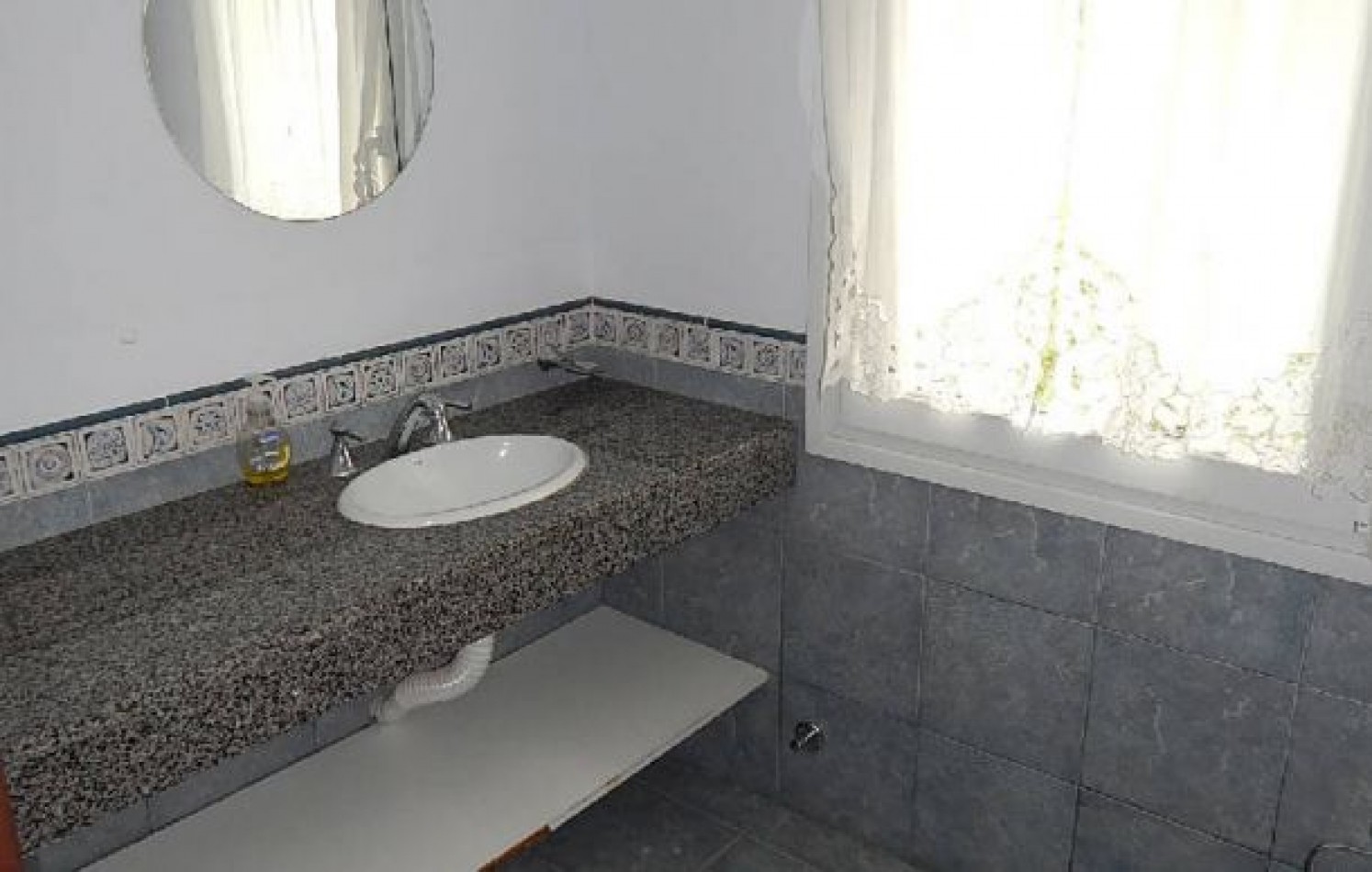 CHALET EN CARILO CALLE PINZON, ENTRE PARAISO Y SEQUOIA. CHALET EN ALQ X TEMP. 