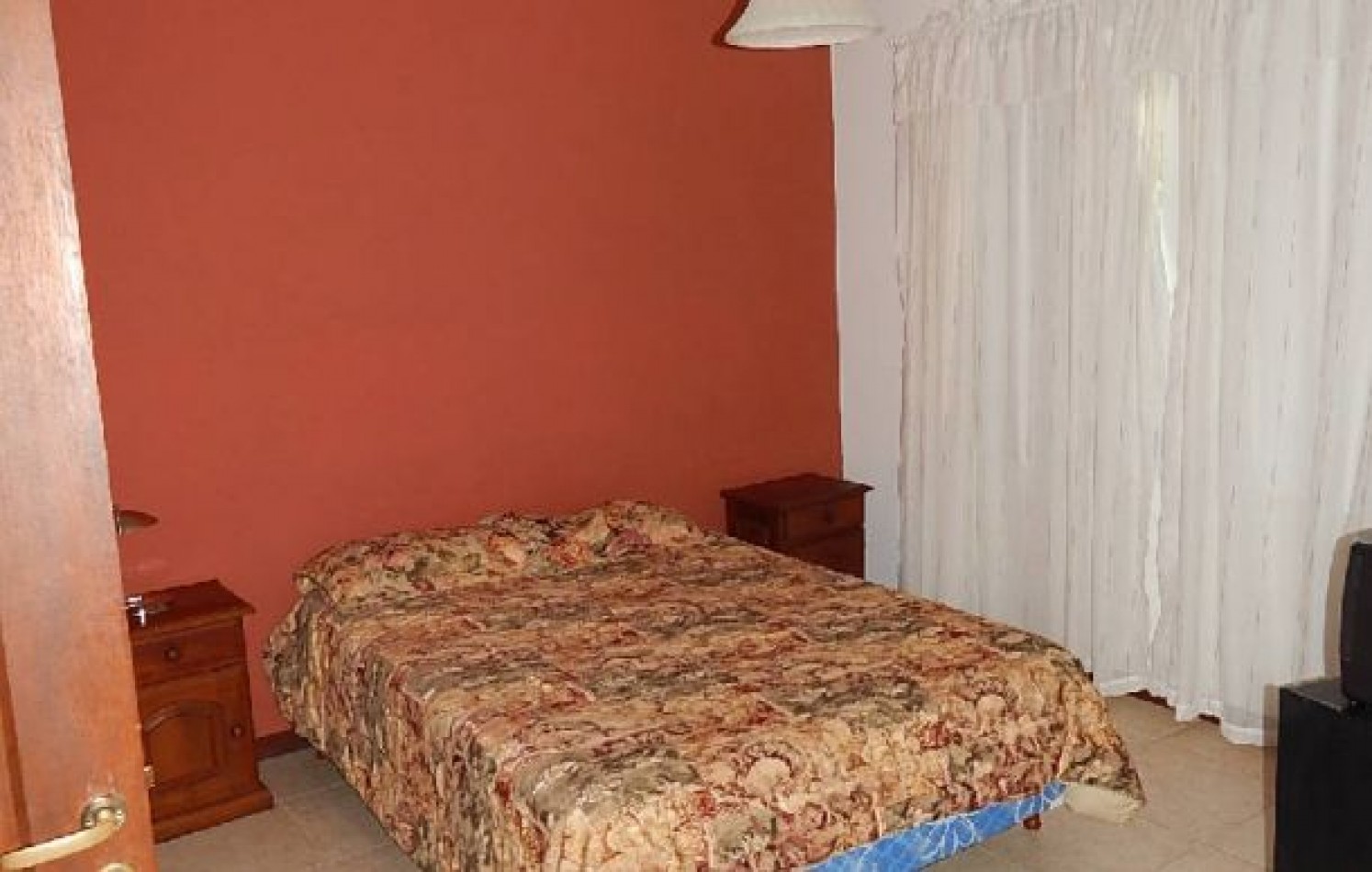 CHALET EN CARILO CALLE PINZON, ENTRE PARAISO Y SEQUOIA. CHALET EN ALQ X TEMP. 