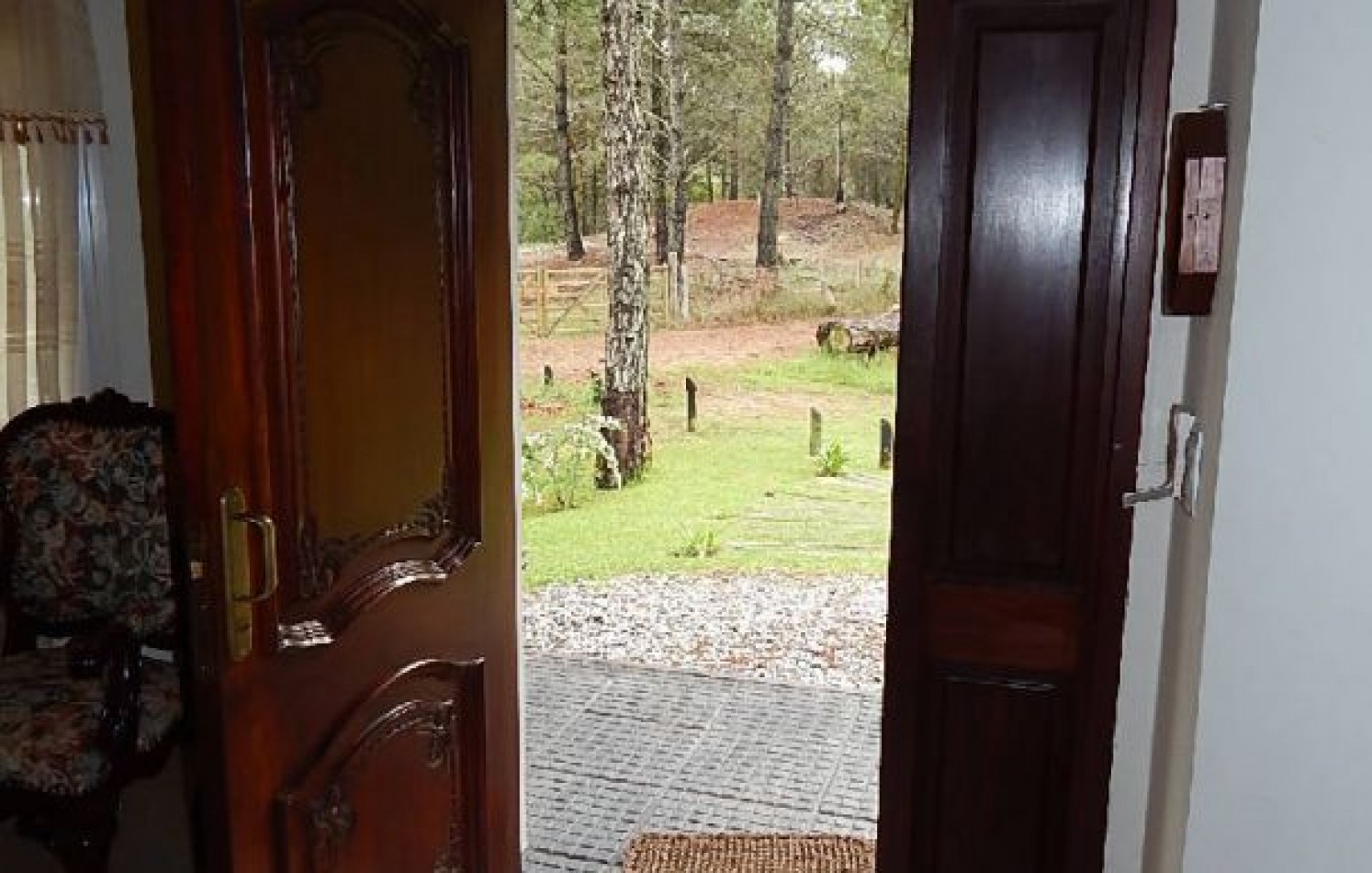 CHALET EN CARILO CALLE PINZON, ENTRE PARAISO Y SEQUOIA. CHALET EN ALQ X TEMP. 