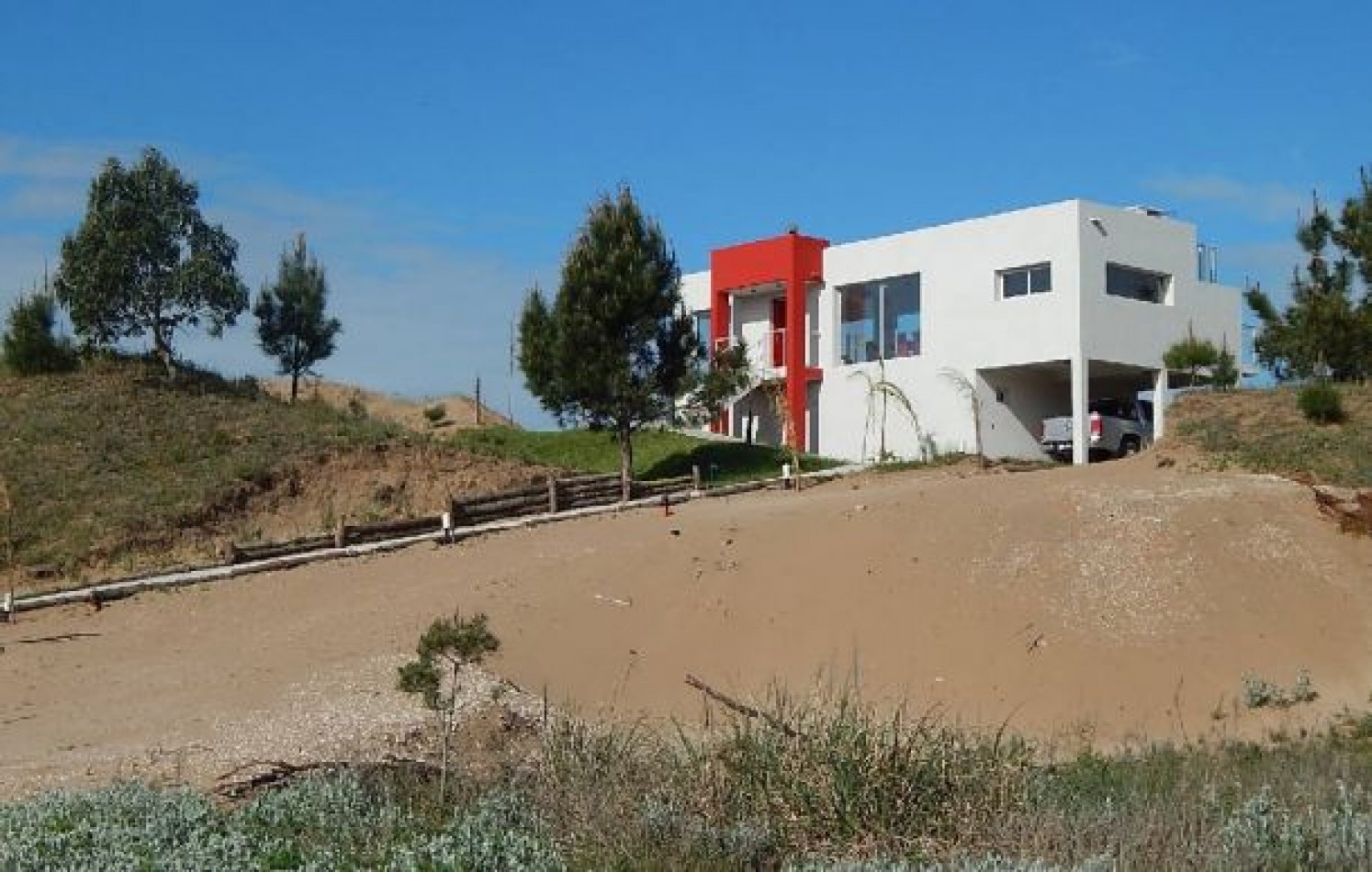 EXCELENTE CASA A ESTRENAR EN COSTA ESMERALDA. BARRIO CERRADO EN ALQ X TEMP.