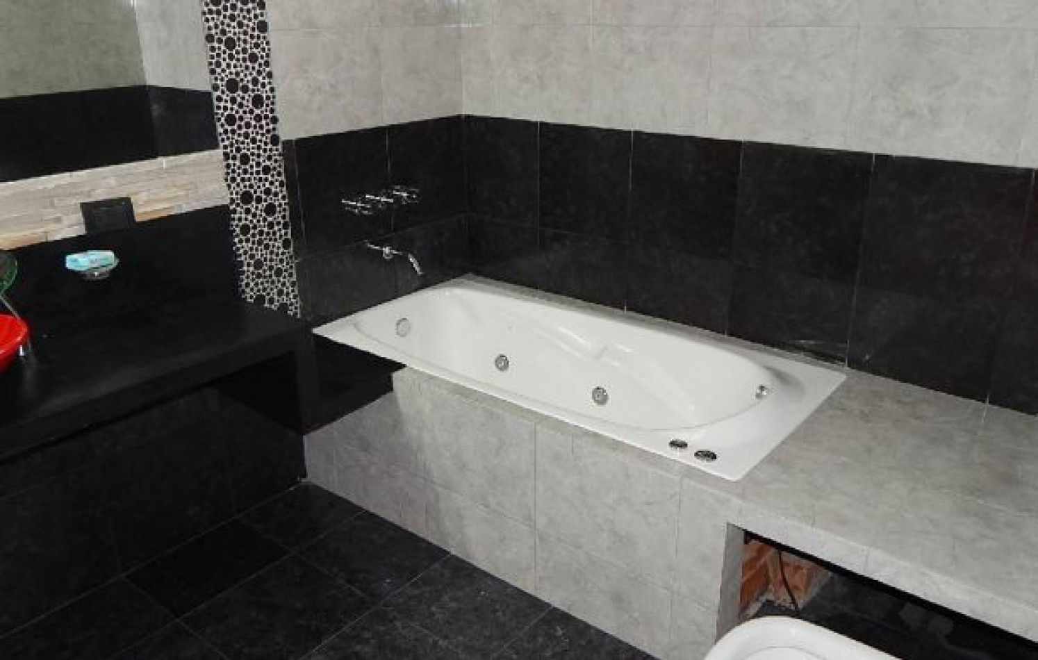 EXCELENTE CASA A ESTRENAR EN COSTA ESMERALDA. BARRIO CERRADO EN ALQ X TEMP.