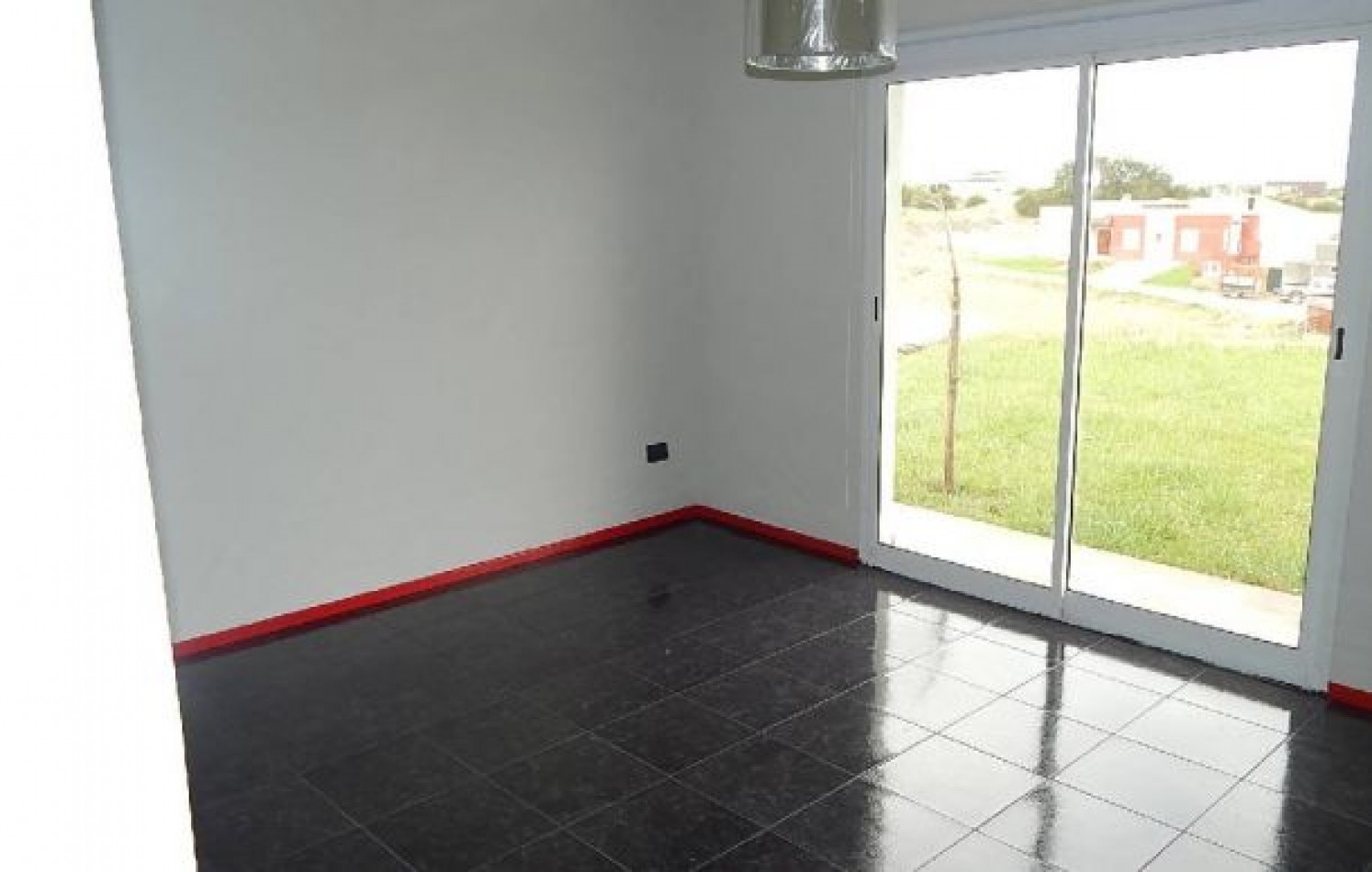 EXCELENTE CASA A ESTRENAR EN COSTA ESMERALDA. BARRIO CERRADO EN ALQ X TEMP.