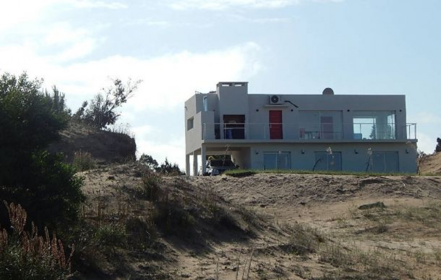 EXCELENTE CASA A ESTRENAR EN COSTA ESMERALDA. BARRIO CERRADO EN ALQ X TEMP.