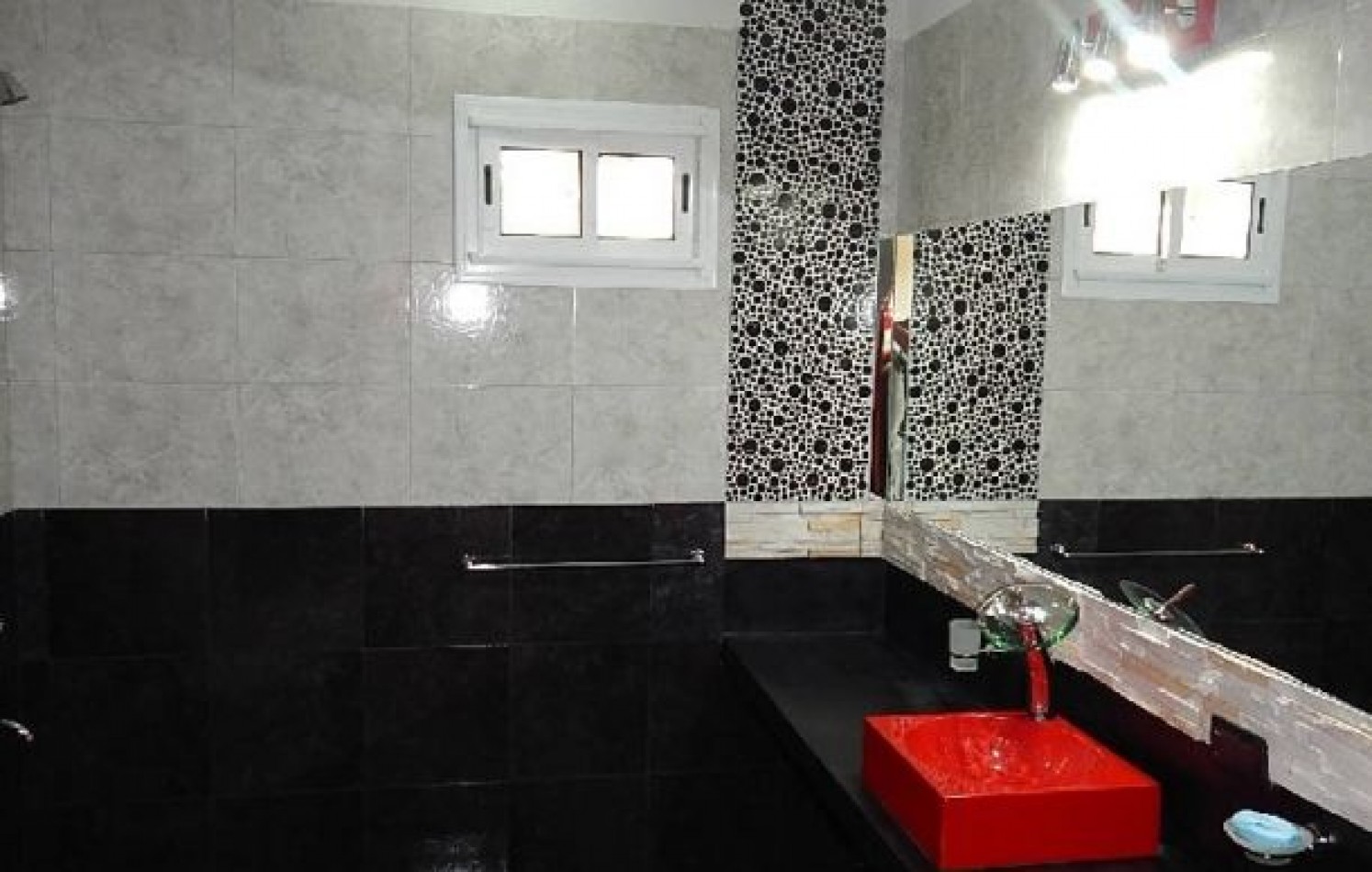 EXCELENTE CASA A ESTRENAR EN COSTA ESMERALDA. BARRIO CERRADO EN ALQ X TEMP.