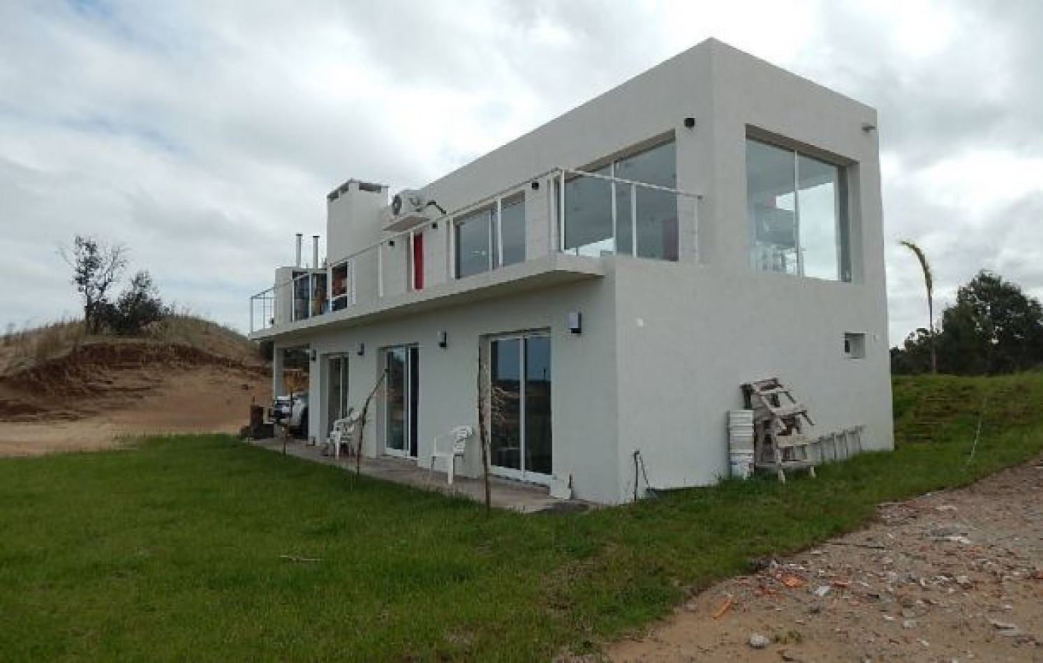 EXCELENTE CASA A ESTRENAR EN COSTA ESMERALDA. BARRIO CERRADO EN ALQ X TEMP.