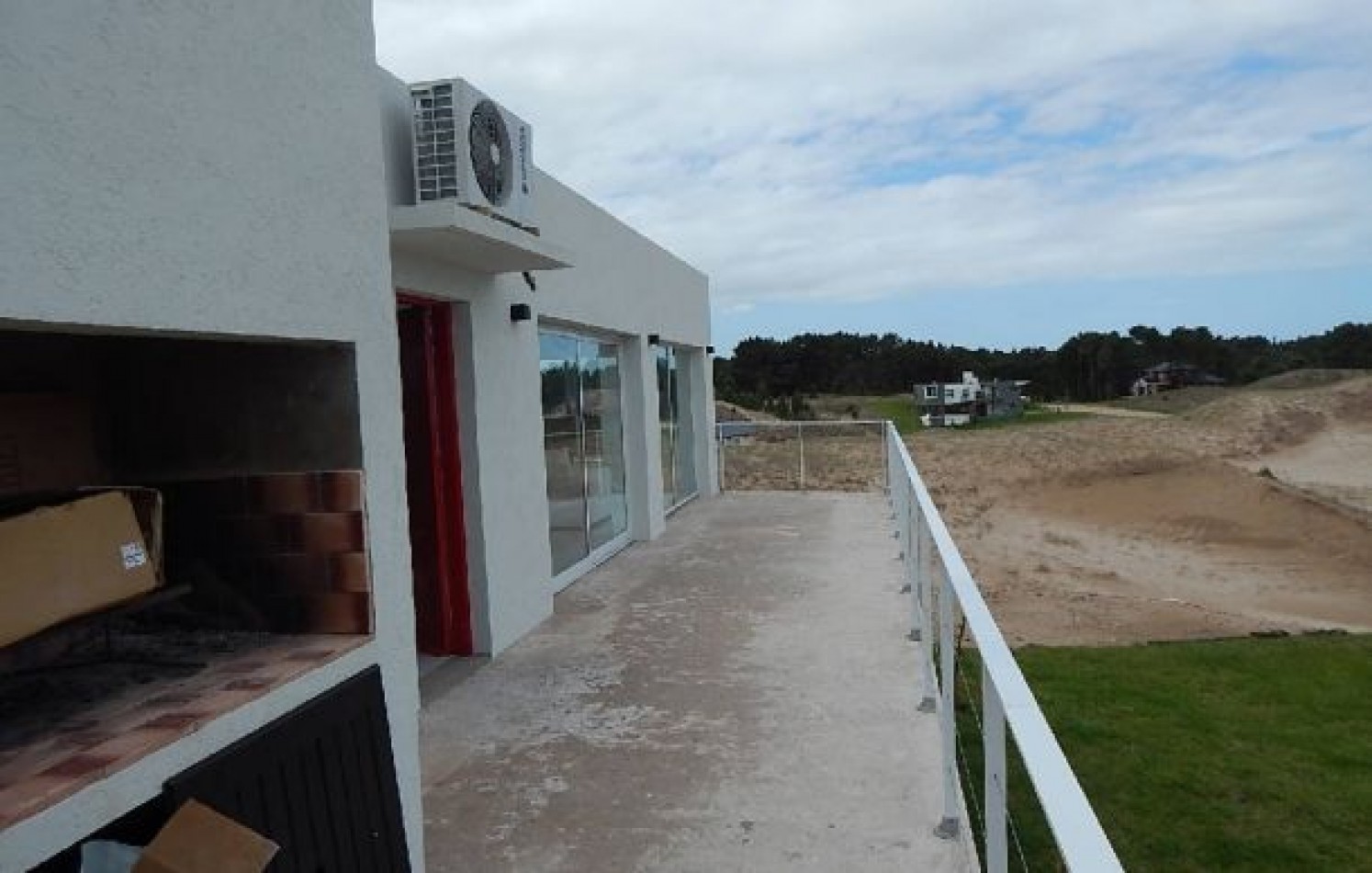 EXCELENTE CASA A ESTRENAR EN COSTA ESMERALDA. BARRIO CERRADO EN ALQ X TEMP.