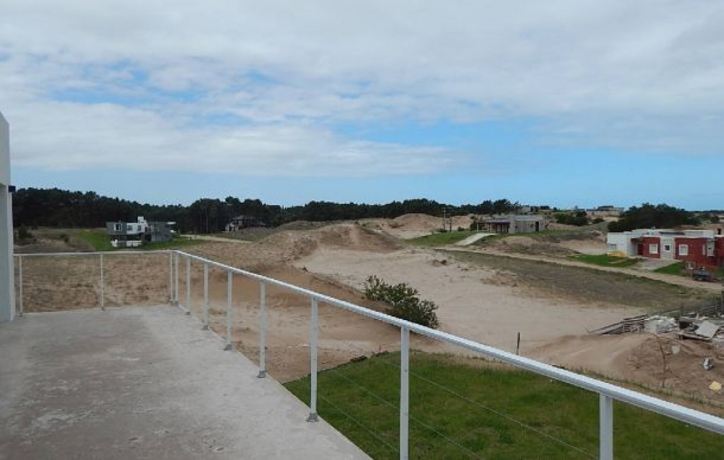 EXCELENTE CASA A ESTRENAR EN COSTA ESMERALDA. BARRIO CERRADO EN ALQ X TEMP.
