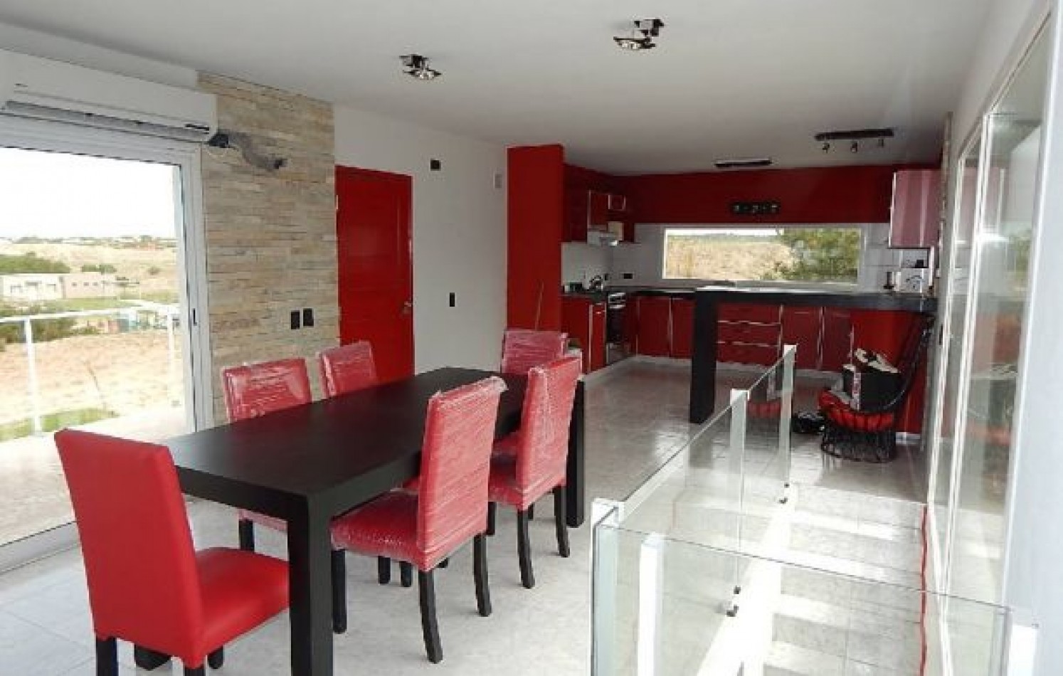 EXCELENTE CASA A ESTRENAR EN COSTA ESMERALDA. BARRIO CERRADO EN ALQ X TEMP.