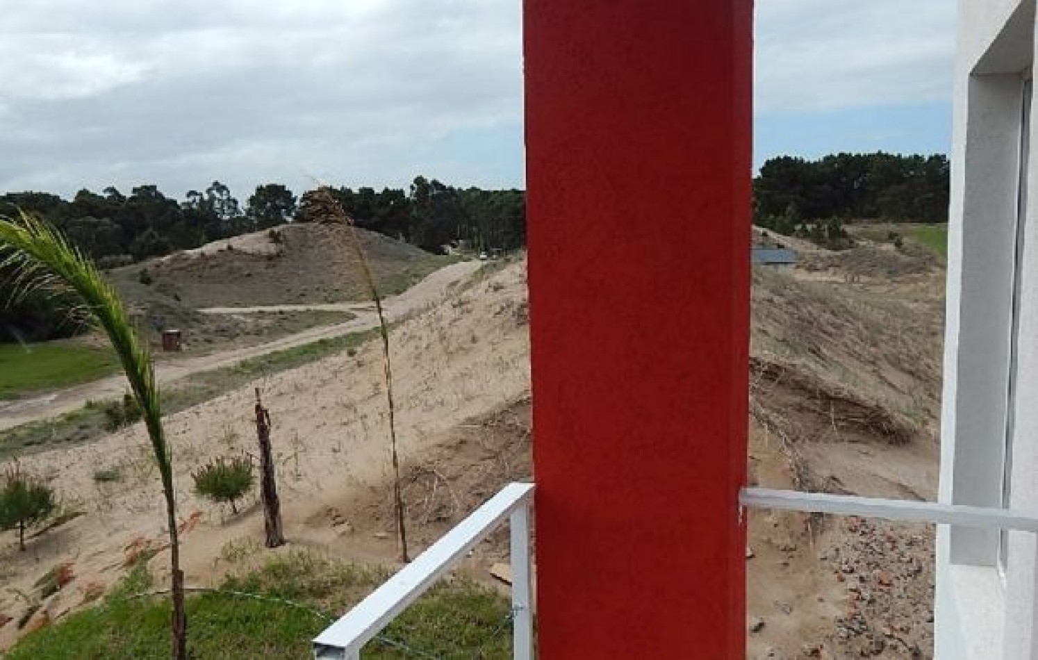 EXCELENTE CASA A ESTRENAR EN COSTA ESMERALDA. BARRIO CERRADO EN ALQ X TEMP.