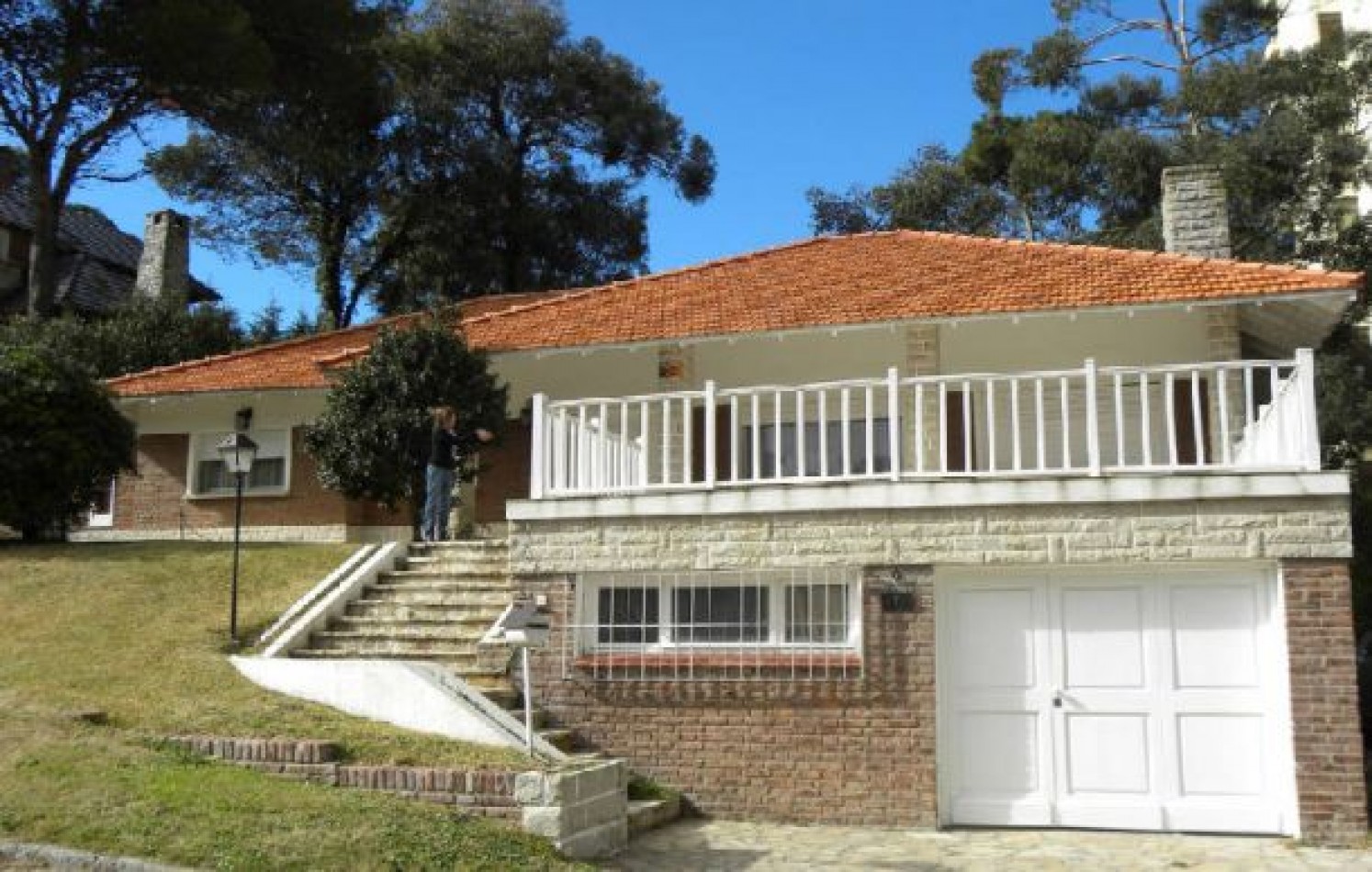 CHALET EN ALQUILER DE TEMPORADA. CHALET EN ALQ X TEMP. 4 DORM