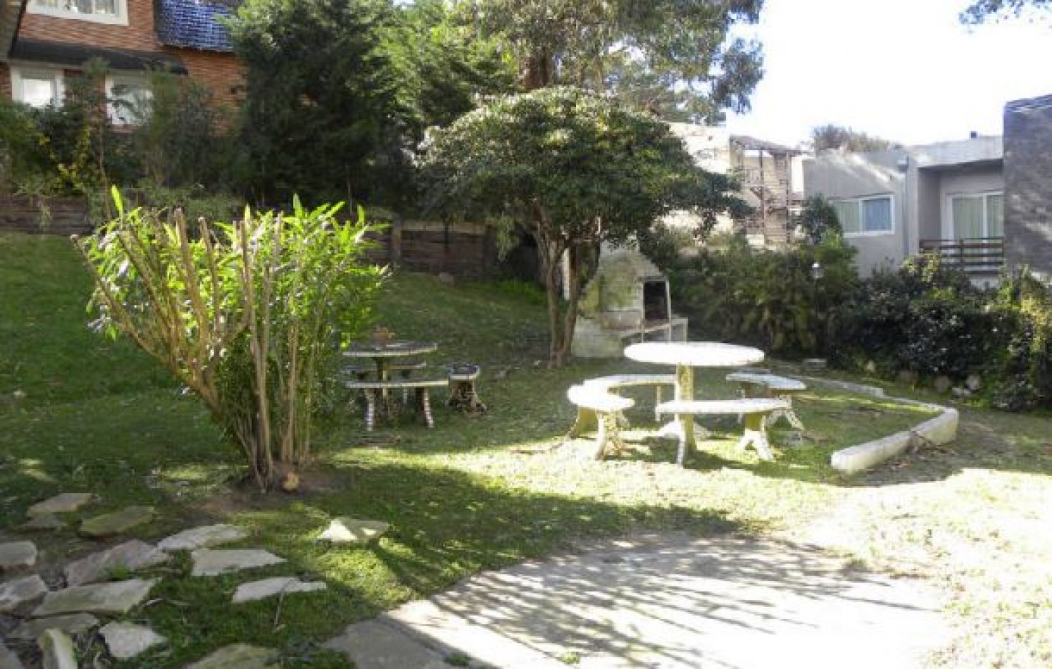 CHALET EN ALQUILER DE TEMPORADA. CHALET EN ALQ X TEMP. 4 DORM