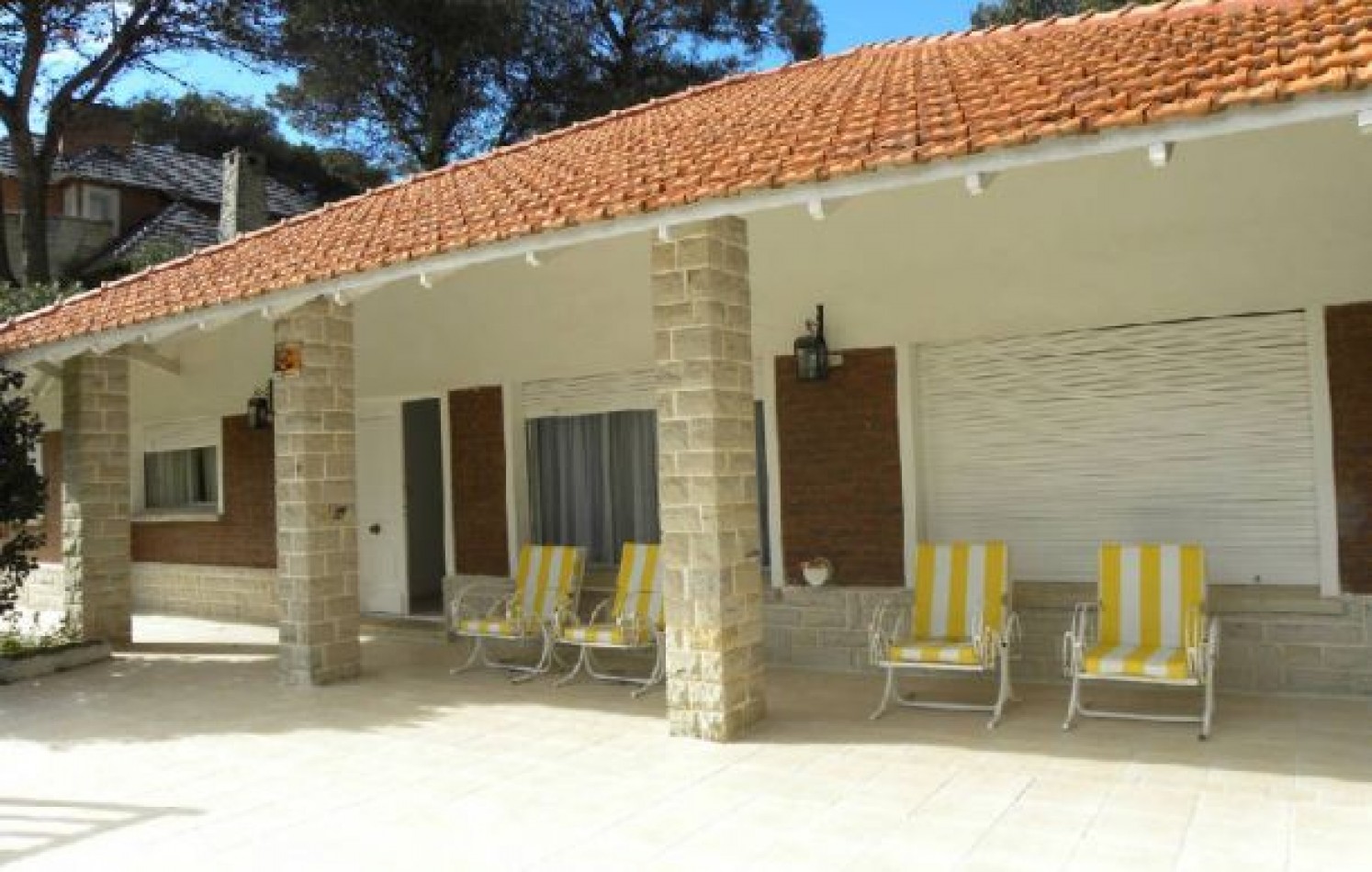 CHALET EN ALQUILER DE TEMPORADA. CHALET EN ALQ X TEMP. 4 DORM