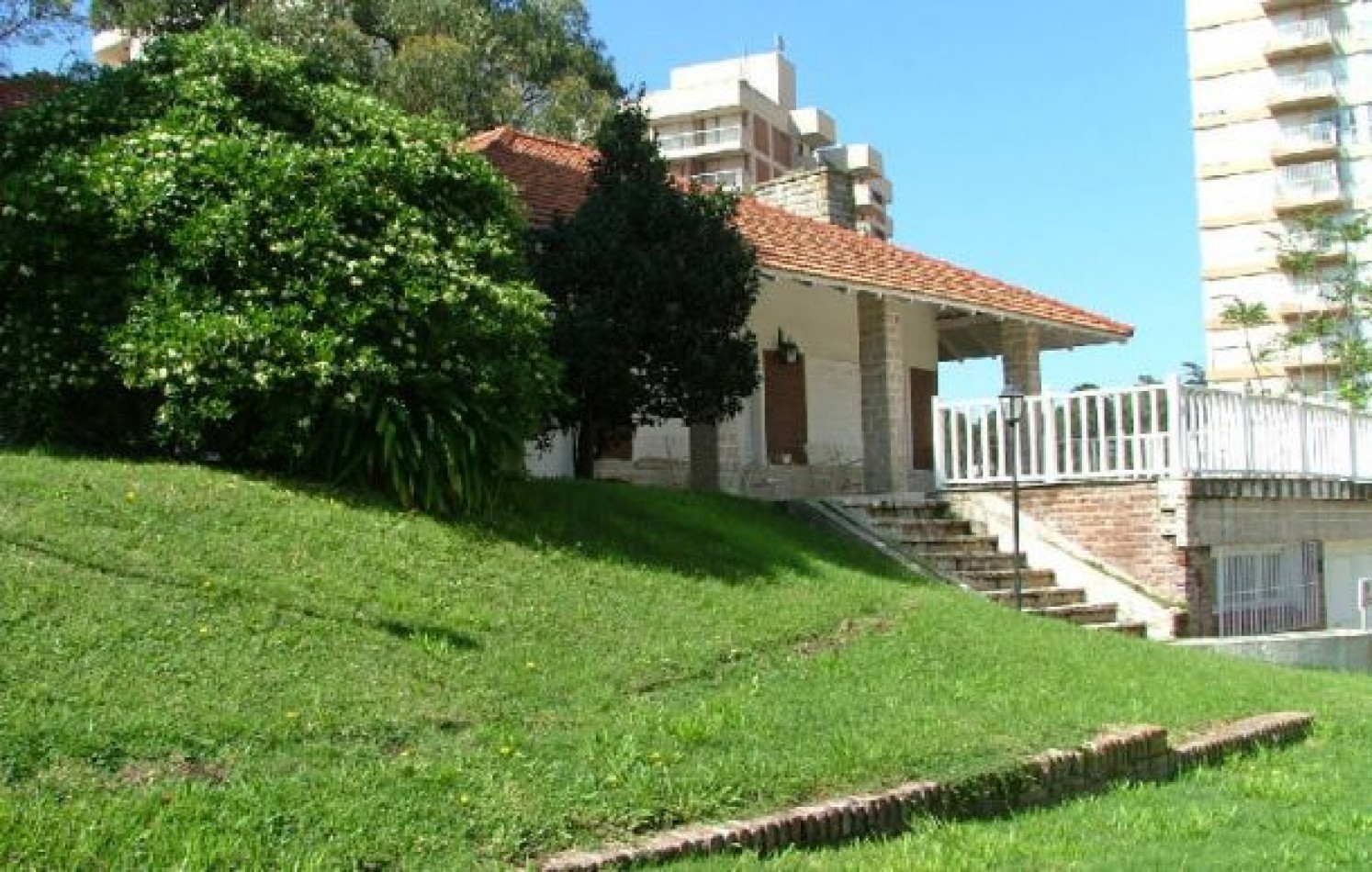 CHALET EN ALQUILER DE TEMPORADA. CHALET EN ALQ X TEMP. 4 DORM