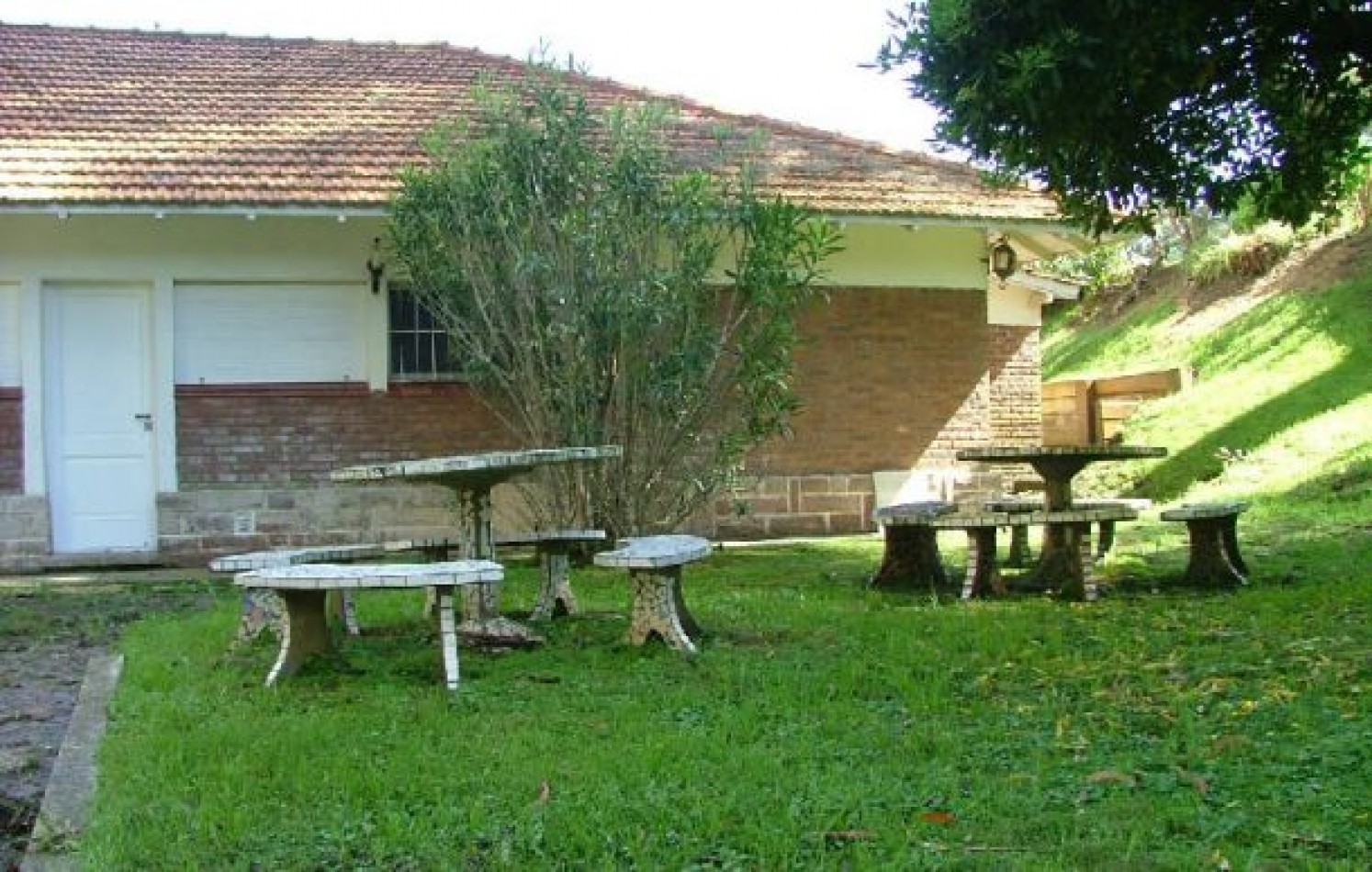 CHALET EN ALQUILER DE TEMPORADA. CHALET EN ALQ X TEMP. 4 DORM