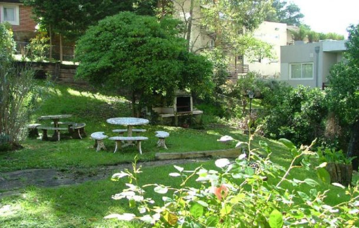 CHALET EN ALQUILER DE TEMPORADA. CHALET EN ALQ X TEMP. 4 DORM