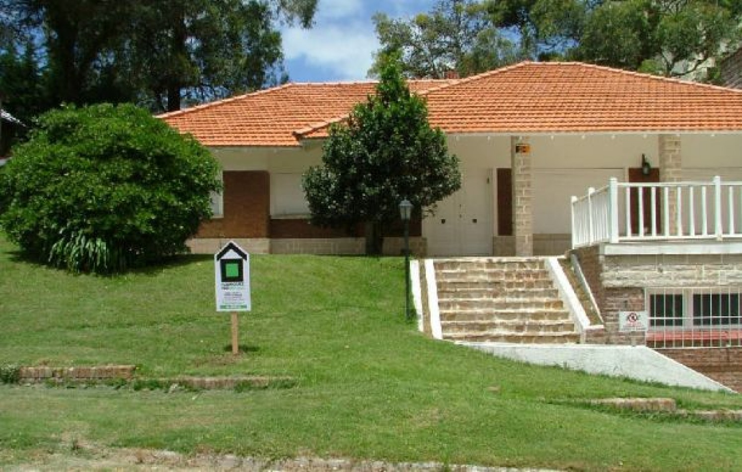 CHALET EN ALQUILER DE TEMPORADA. CHALET EN ALQ X TEMP. 4 DORM