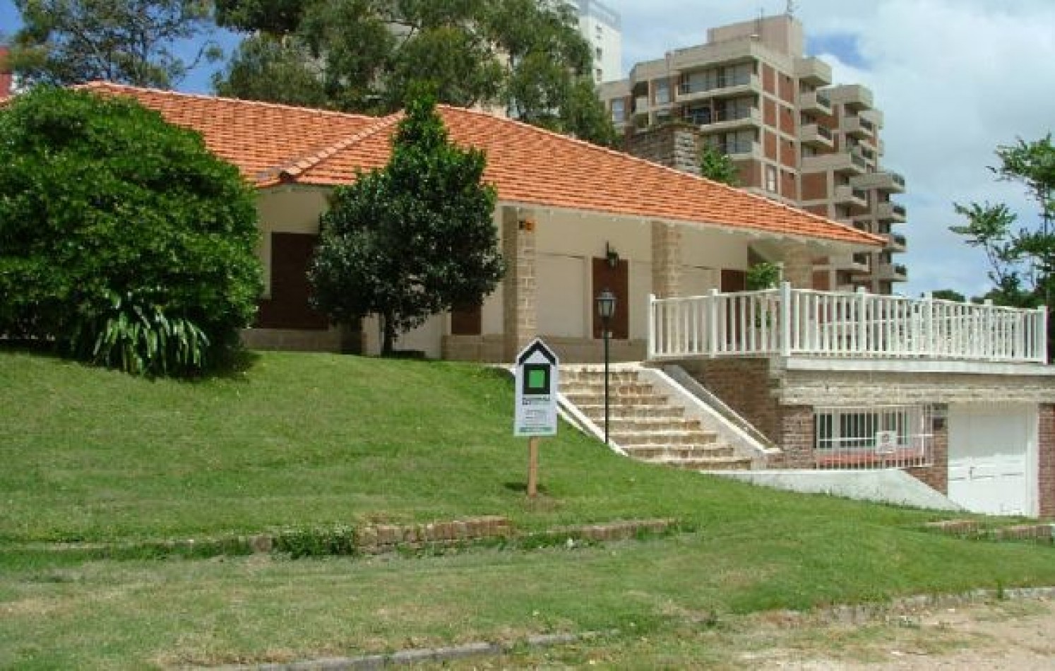 CHALET EN ALQUILER DE TEMPORADA. CHALET EN ALQ X TEMP. 4 DORM