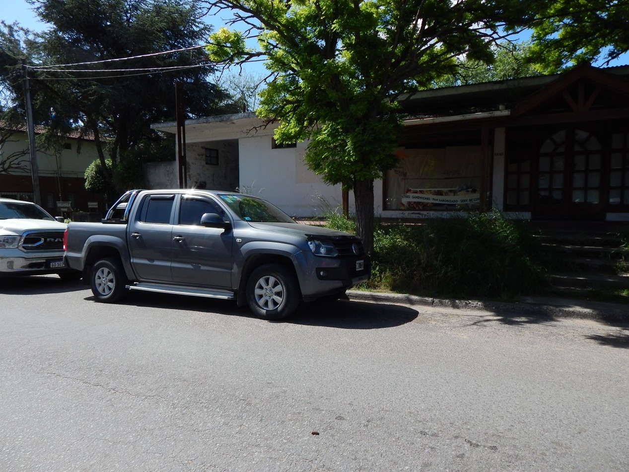 Propiedad comercial Rivadavia entre Av. Enrique Shaw y Eneas