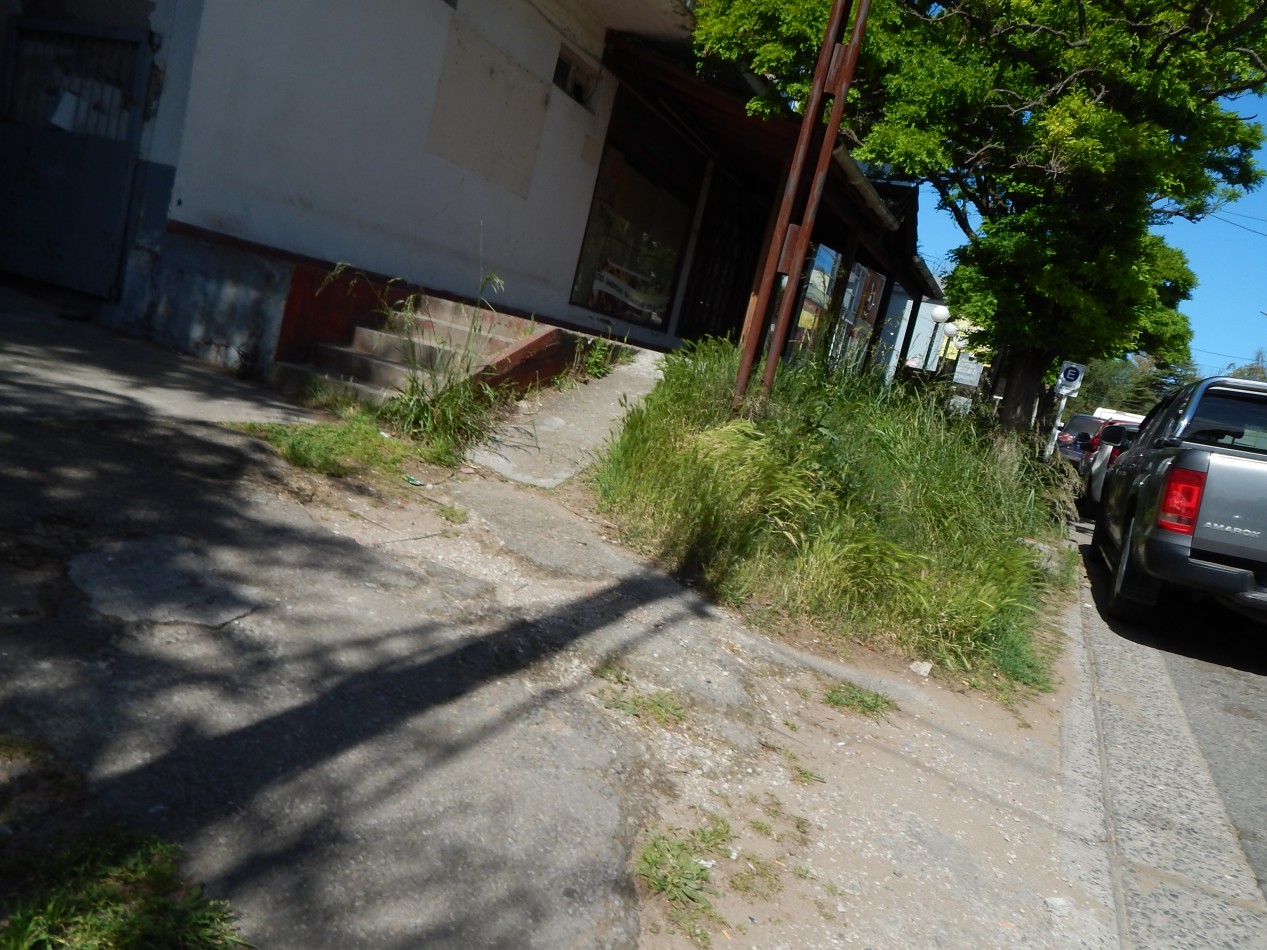 Propiedad comercial Rivadavia entre Av. Enrique Shaw y Eneas