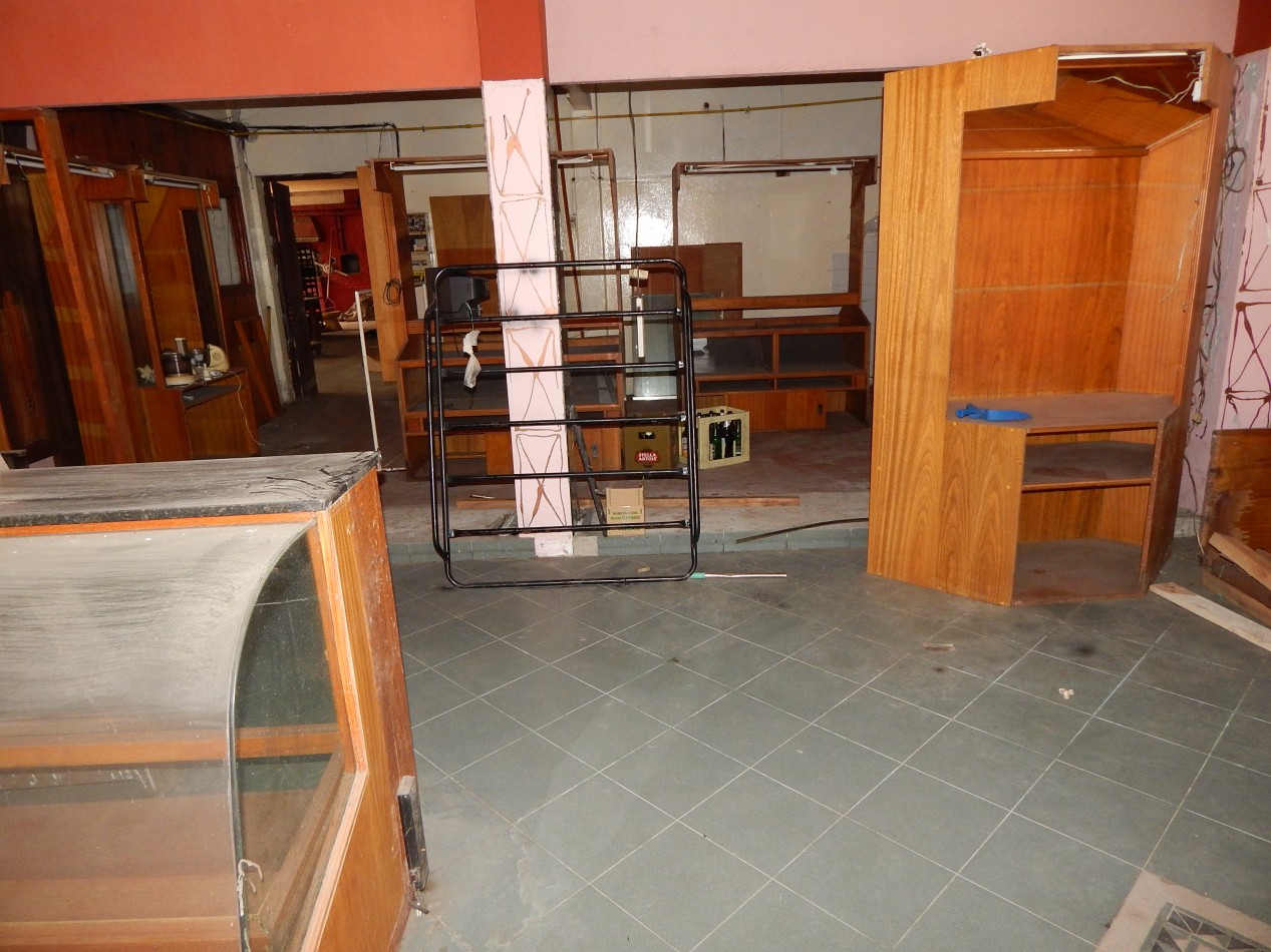 Propiedad comercial Rivadavia entre Av. Enrique Shaw y Eneas