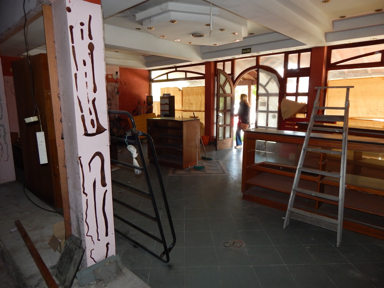 Propiedad comercial Rivadavia entre Av. Enrique Shaw y Eneas